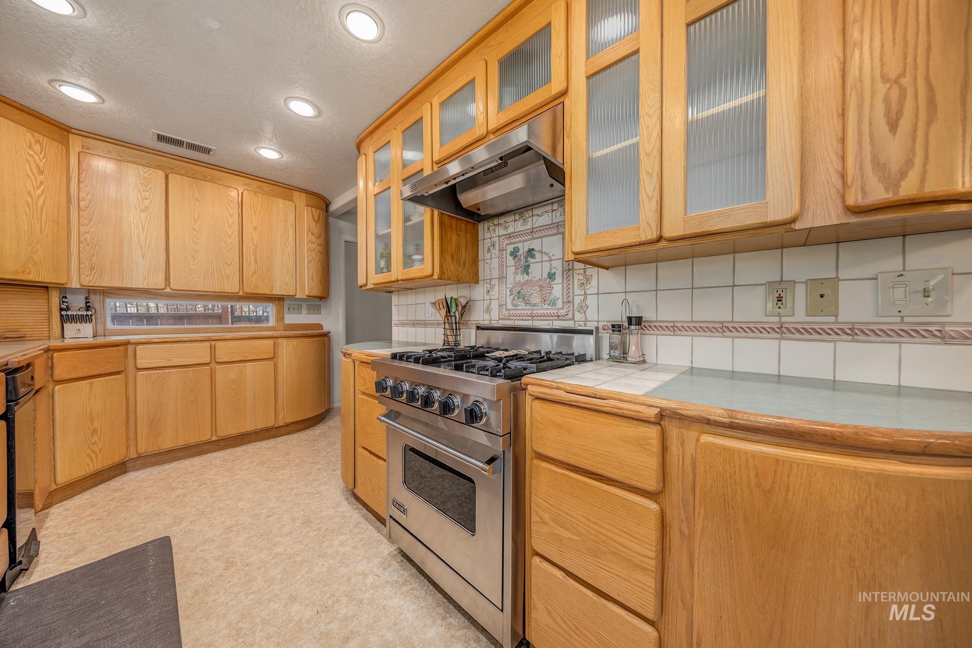 755 S Park Blvd, Ontario, Oregon 97914, 4 Bedrooms, 3 Bathrooms, Residential For Sale, Price $334,000, 98994980