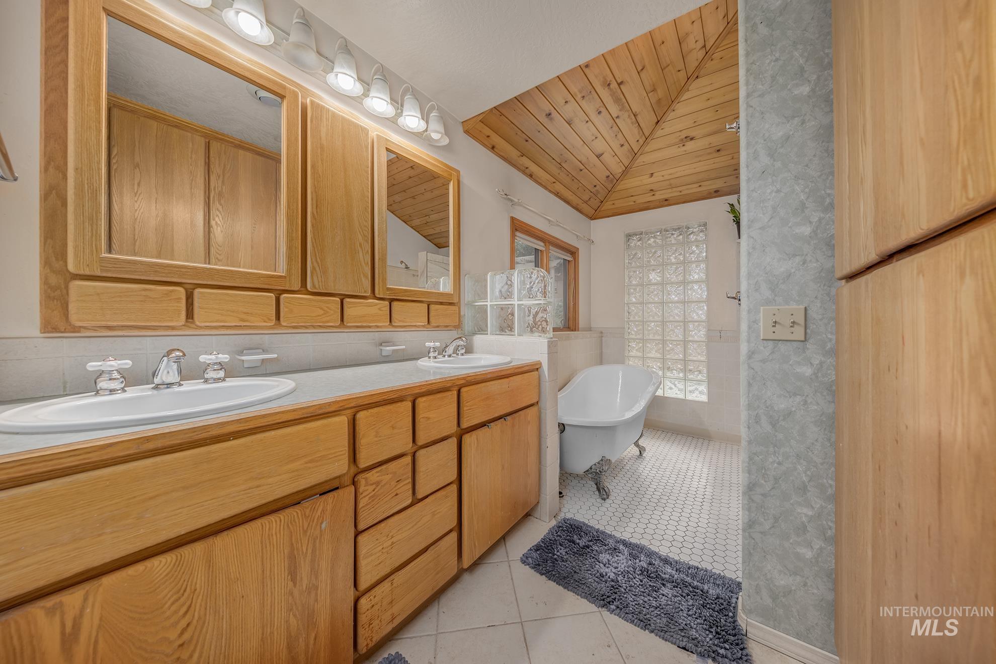 755 S Park Blvd, Ontario, Oregon 97914, 4 Bedrooms, 3 Bathrooms, Residential For Sale, Price $334,000, 98994980