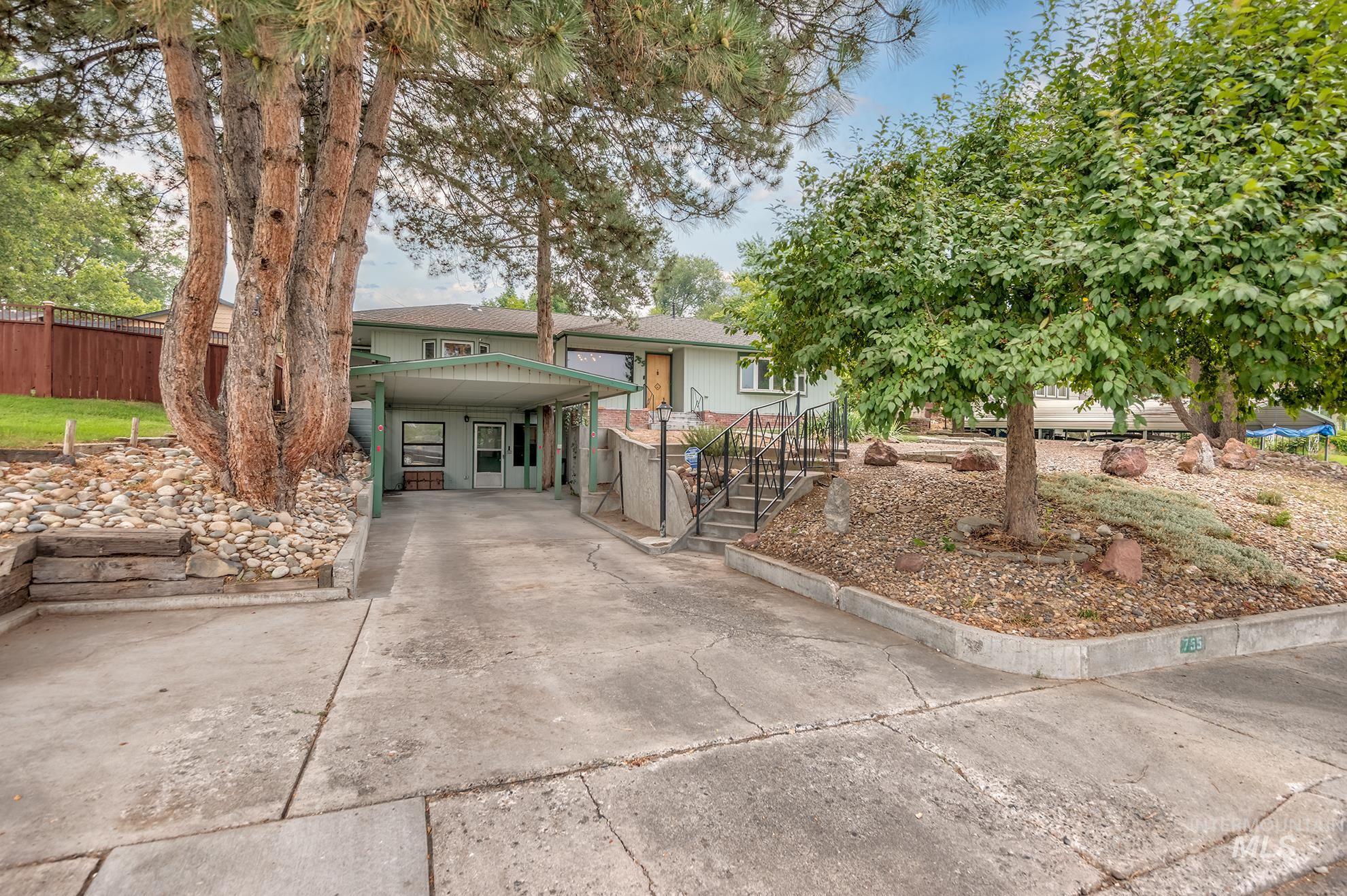 755 S Park Blvd, Ontario, Oregon 97914, 4 Bedrooms, 3 Bathrooms, Residential For Sale, Price $334,000, 98994980