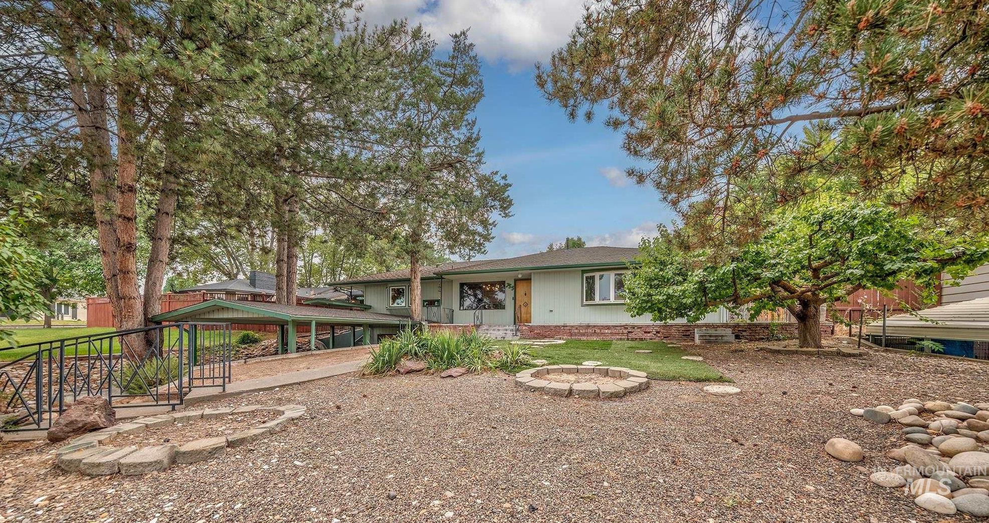 755 S Park Blvd, Ontario, Oregon 97914, 4 Bedrooms, 3 Bathrooms, Residential For Sale, Price $334,000, 98994980