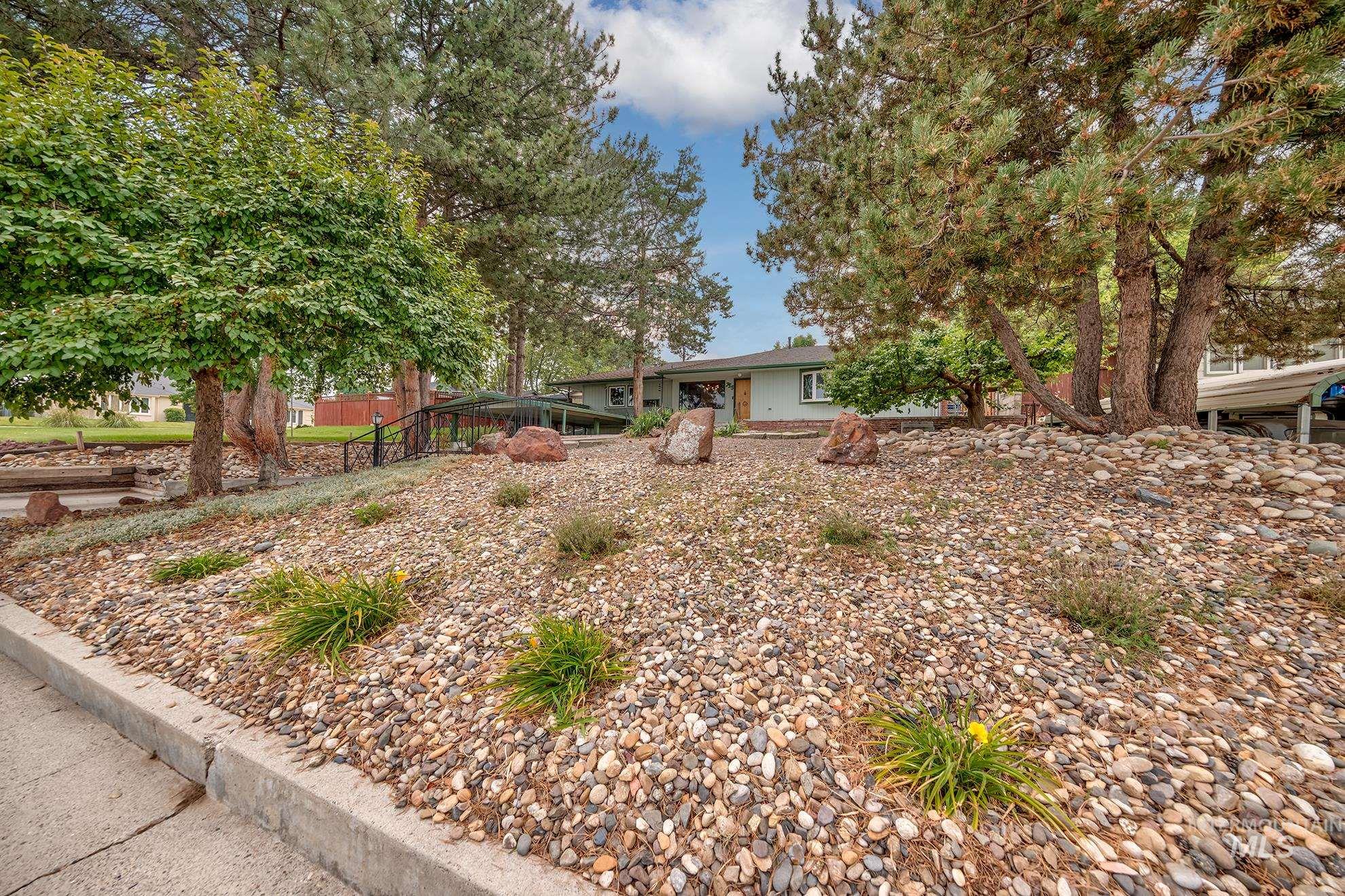 755 S Park Blvd, Ontario, Oregon 97914, 4 Bedrooms, 3 Bathrooms, Residential For Sale, Price $334,000, 98994980