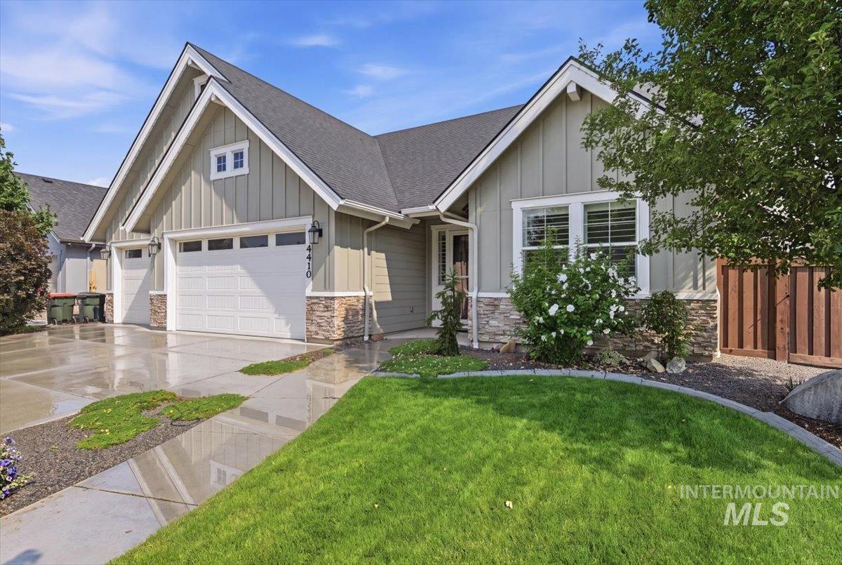 4410 W Lost Rapids, Meridian, Idaho 83646, 3 Bedrooms, 2.5 Bathrooms, Residential For Sale, Price $674,900, 98994990