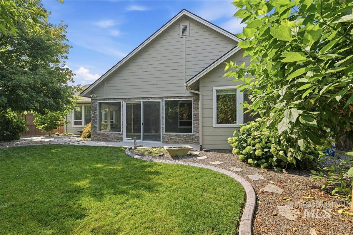 4410 W Lost Rapids, Meridian, Idaho 83646, 3 Bedrooms, 2.5 Bathrooms, Residential For Sale, Price $674,900, 98994990