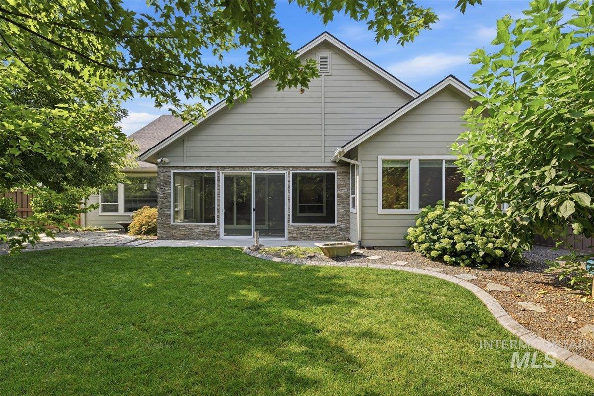 4410 W Lost Rapids, Meridian, Idaho 83646, 3 Bedrooms, 2.5 Bathrooms, Residential For Sale, Price $674,900, 98994990