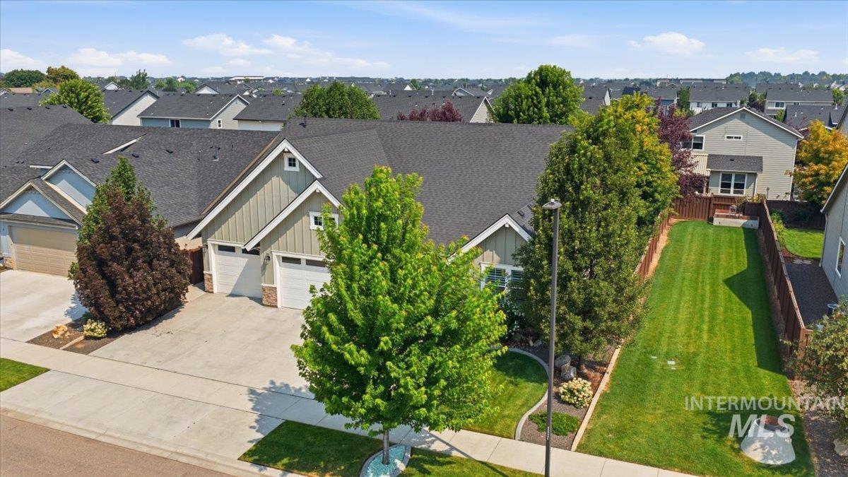 4410 W Lost Rapids, Meridian, Idaho 83646, 3 Bedrooms, 2.5 Bathrooms, Residential For Sale, Price $674,900, 98994990