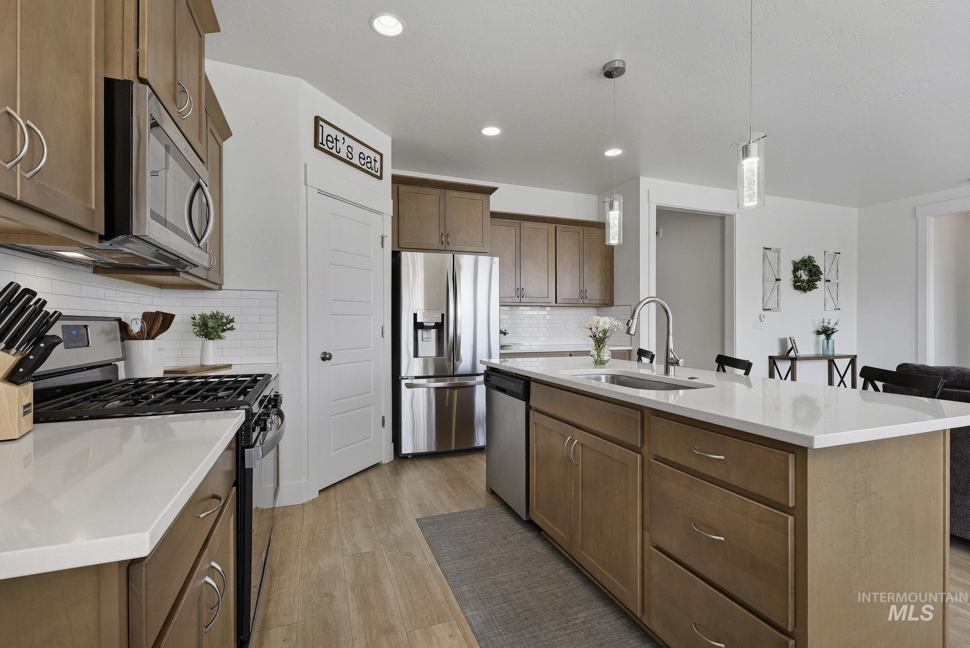 1001 E Pursuit Drive, Kuna, Idaho 83634, 3 Bedrooms, 2 Bathrooms, Residential For Sale, Price $475,000,MLS 98994993