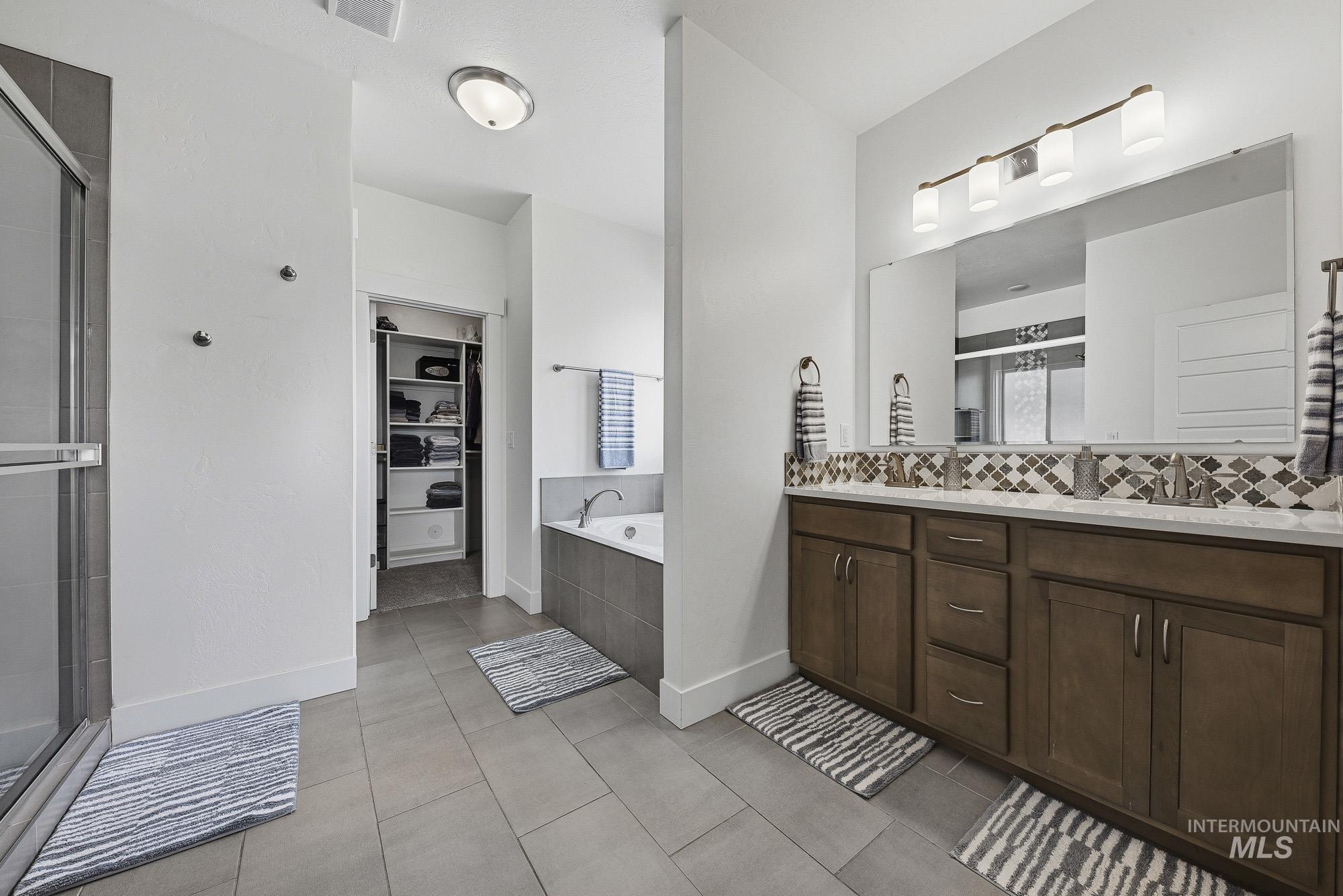 1001 E Pursuit Drive, Kuna, Idaho 83634, 3 Bedrooms, 2 Bathrooms, Residential For Sale, Price $475,000,MLS 98994993