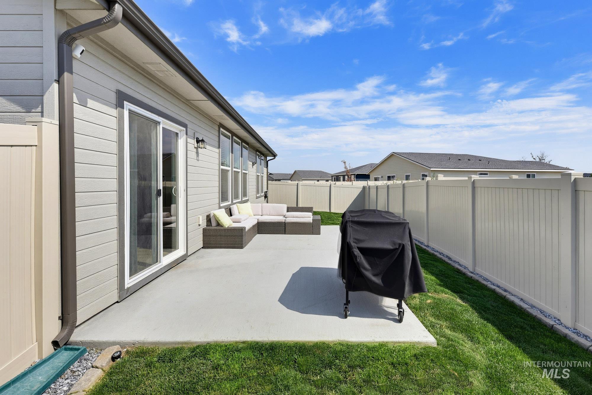 1001 E Pursuit Drive, Kuna, Idaho 83634, 3 Bedrooms, 2 Bathrooms, Residential For Sale, Price $475,000,MLS 98994993
