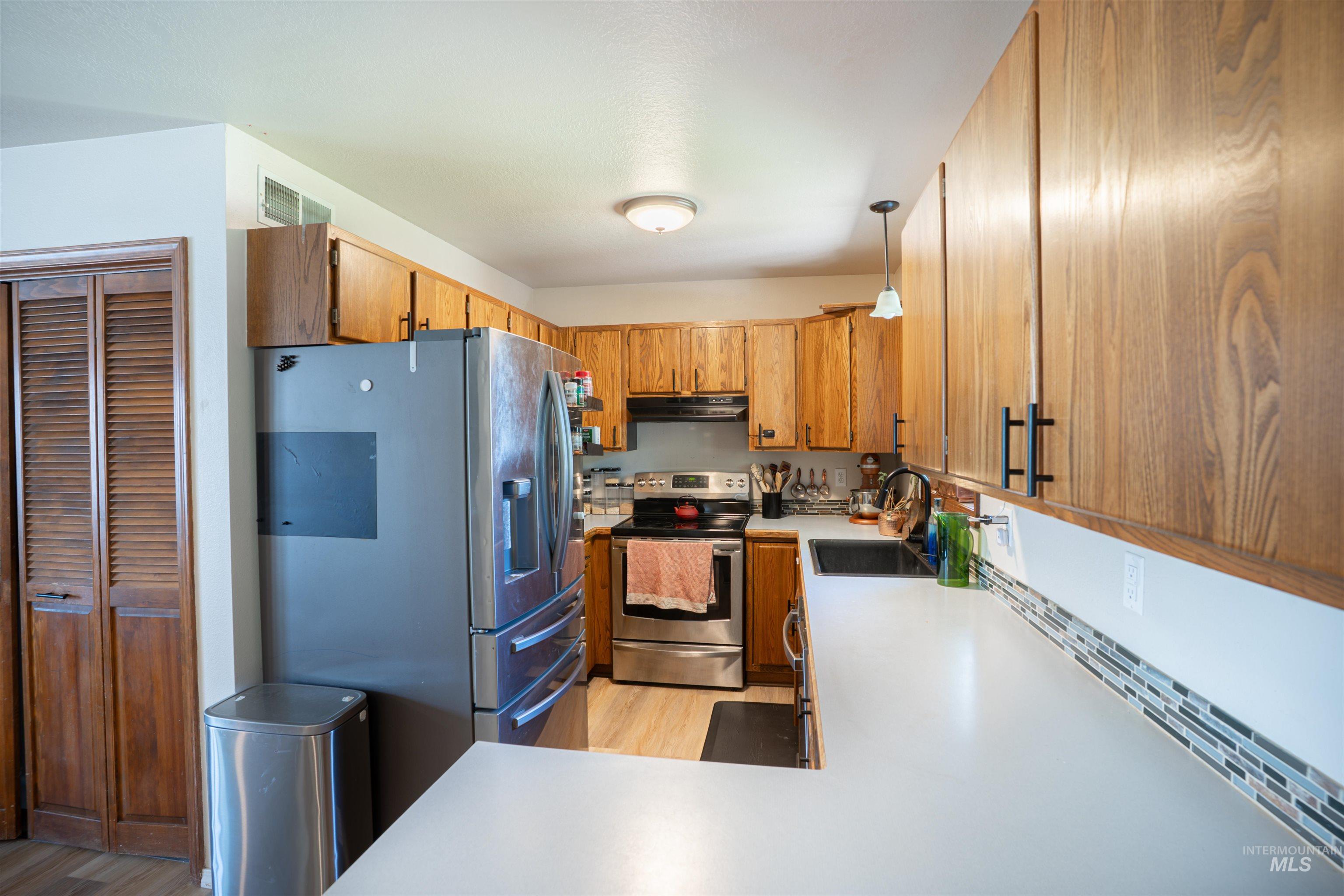 2711 Elizabeth Blvd, Twin Falls, Idaho 83301, 3 Bedrooms, 2 Bathrooms, Residential For Sale, Price $350,000, 98994995