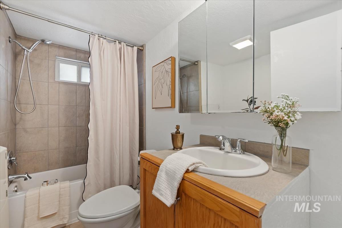 3686 S Clacton Way, Boise, Idaho 83716, 2 Bedrooms, 1.5 Bathrooms, Residential For Sale, Price $275,000, 98994997