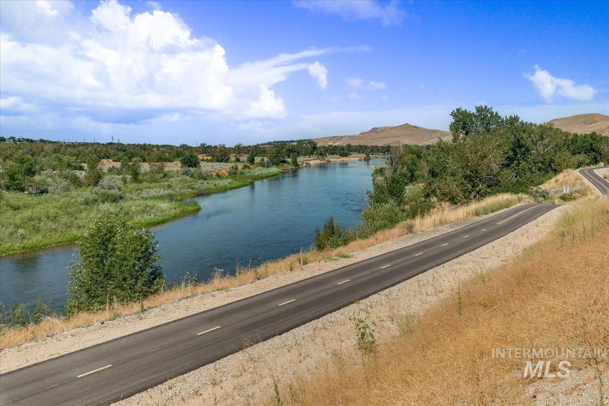 3686 S Clacton Way, Boise, Idaho 83716, 2 Bedrooms, 1.5 Bathrooms, Residential For Sale, Price $275,000,MLS 98994997