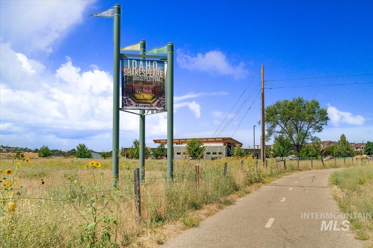 3686 S Clacton Way, Boise, Idaho 83716, 2 Bedrooms, 1.5 Bathrooms, Residential For Sale, Price $275,000,MLS 98994997