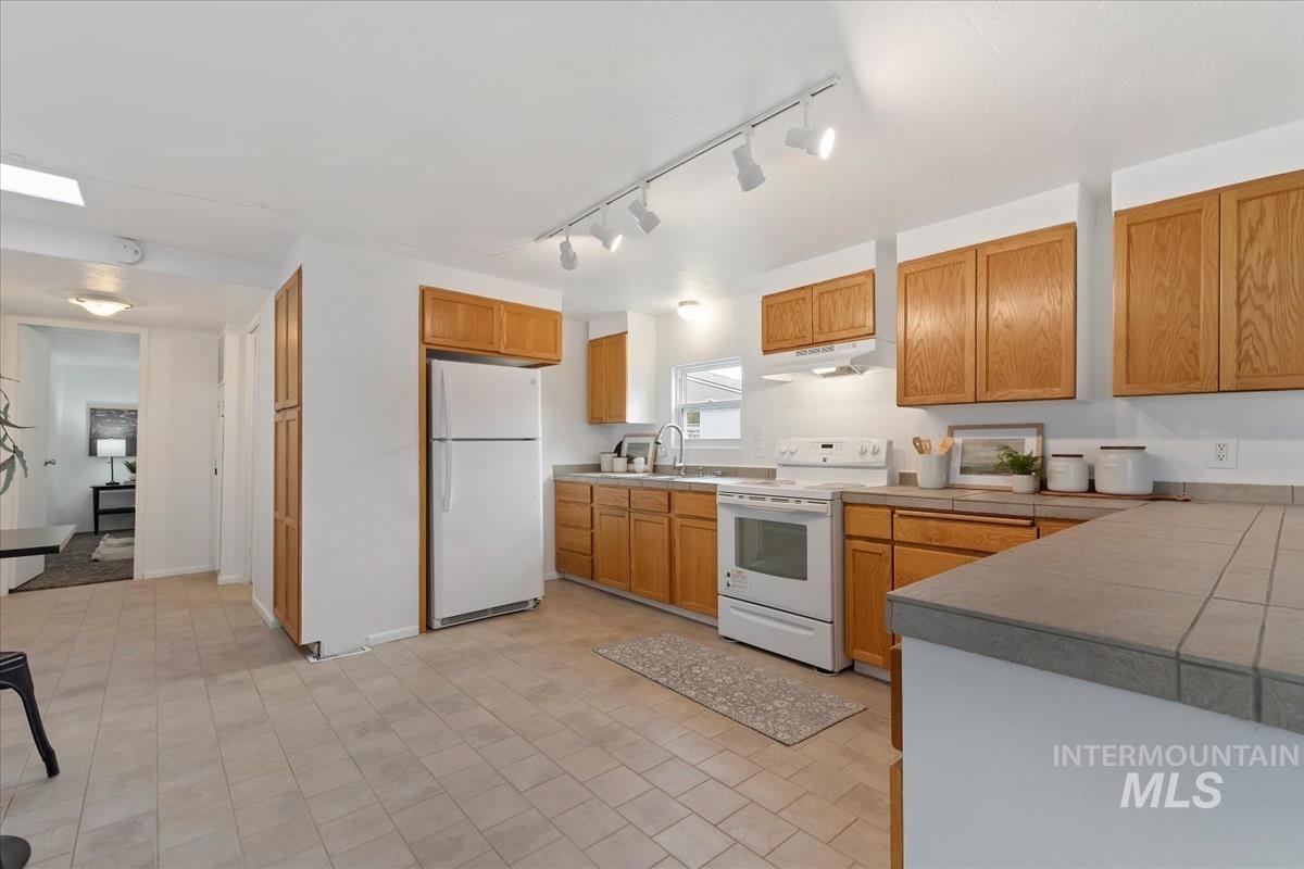 3686 S Clacton Way, Boise, Idaho 83716, 2 Bedrooms, 1.5 Bathrooms, Residential For Sale, Price $275,000, 98994997