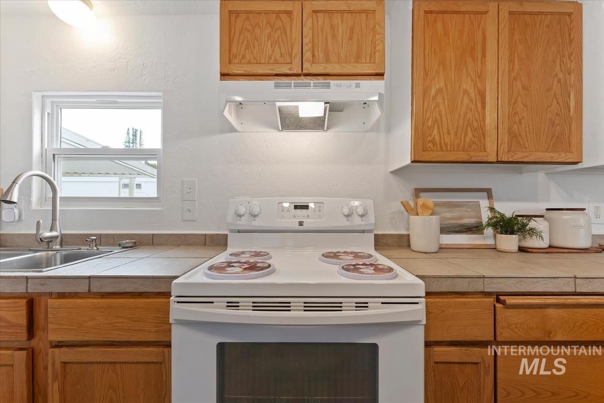 3686 S Clacton Way, Boise, Idaho 83716, 2 Bedrooms, 1.5 Bathrooms, Residential For Sale, Price $275,000, 98994997