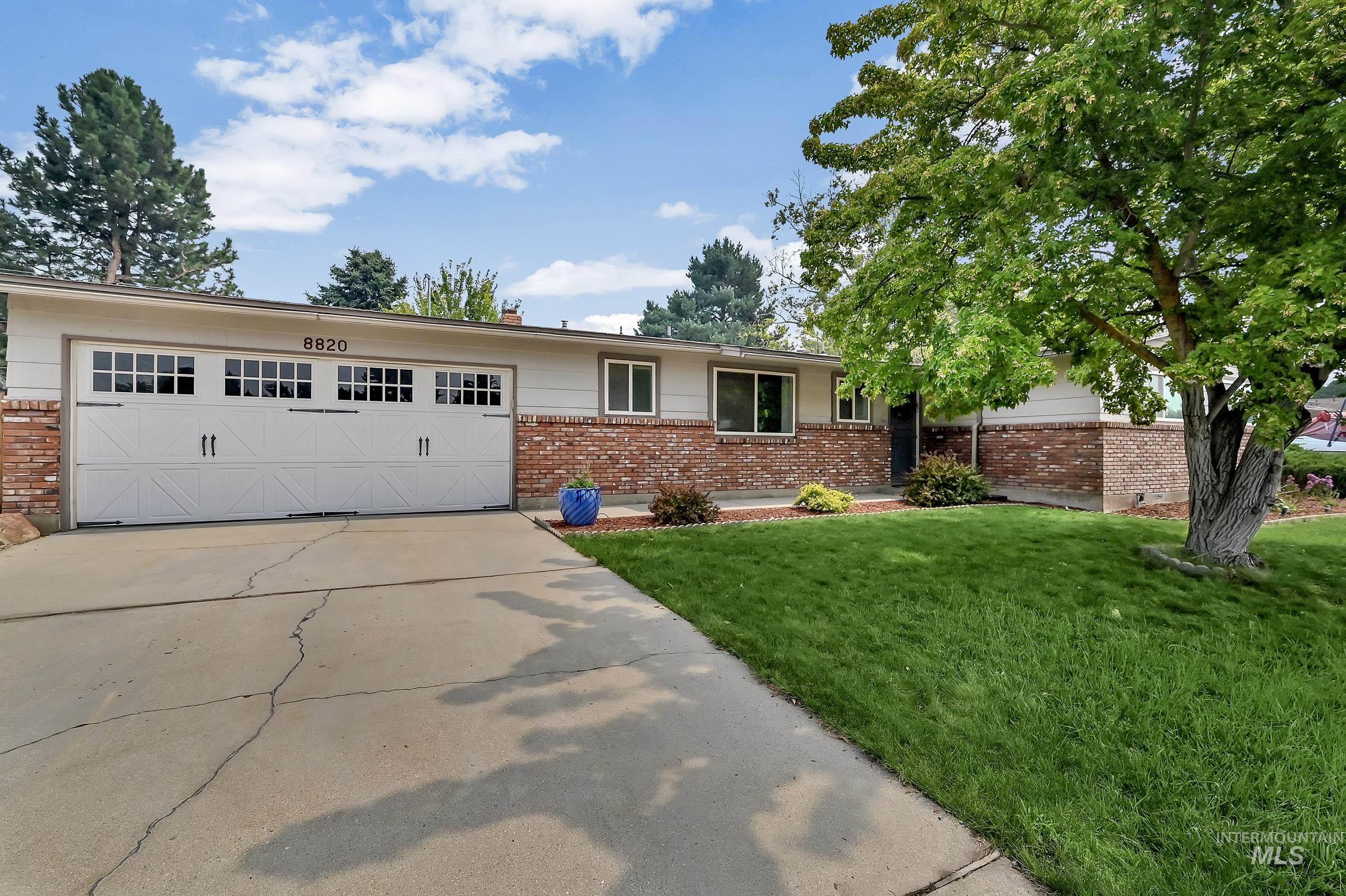 8820 W San Anita, Boise, Idaho 83704, 3 Bedrooms, 2.5 Bathrooms, Residential For Sale, Price $460,000,MLS 98994998