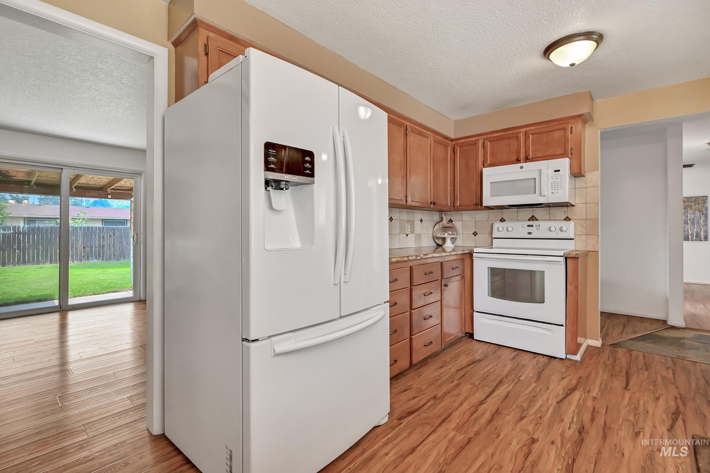8820 W San Anita, Boise, Idaho 83704, 3 Bedrooms, 2.5 Bathrooms, Residential For Sale, Price $460,000,MLS 98994998