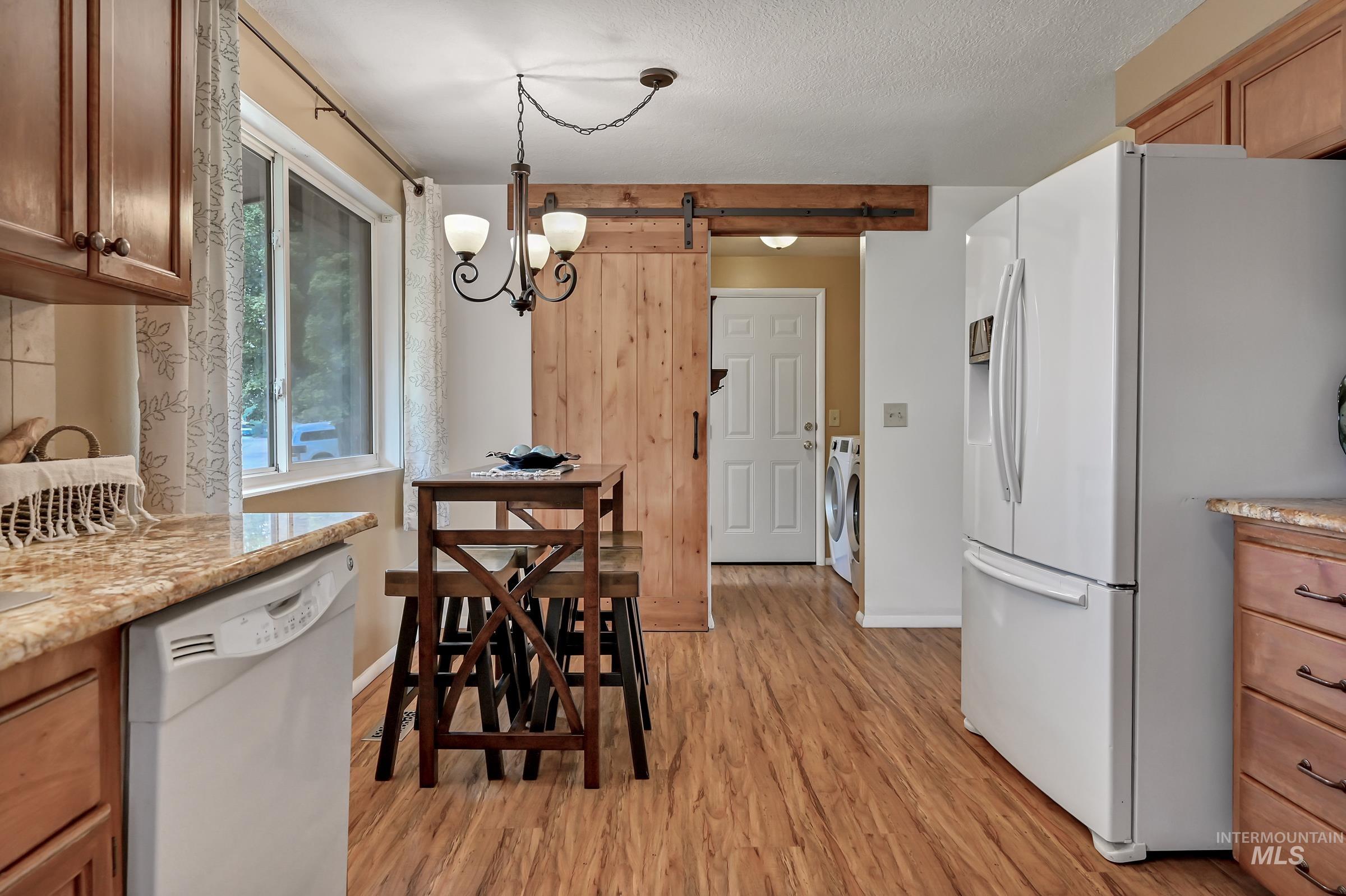 8820 W San Anita, Boise, Idaho 83704, 3 Bedrooms, 2.5 Bathrooms, Residential For Sale, Price $460,000,MLS 98994998