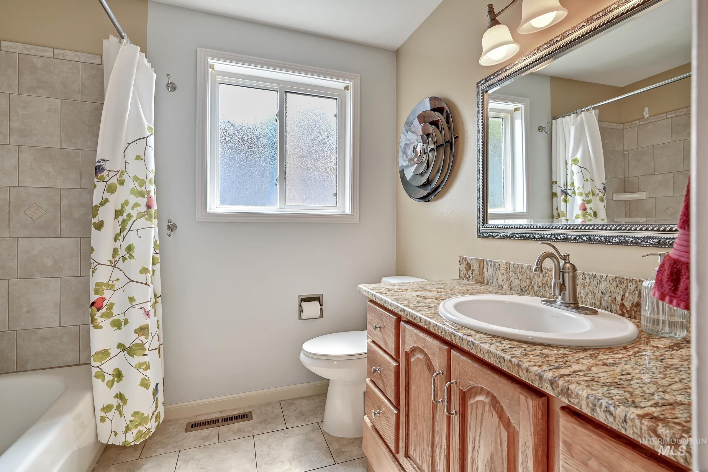 8820 W San Anita, Boise, Idaho 83704, 3 Bedrooms, 2.5 Bathrooms, Residential For Sale, Price $460,000,MLS 98994998
