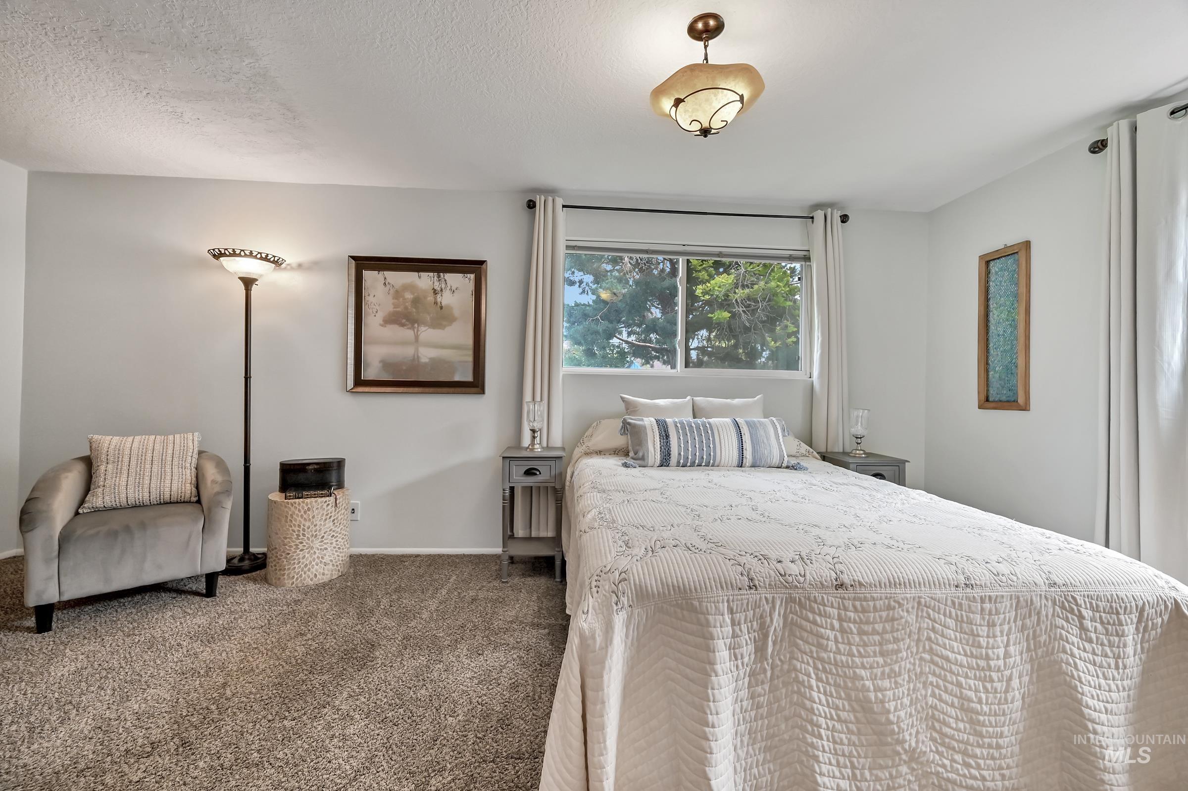 8820 W San Anita, Boise, Idaho 83704, 3 Bedrooms, 2.5 Bathrooms, Residential For Sale, Price $460,000,MLS 98994998