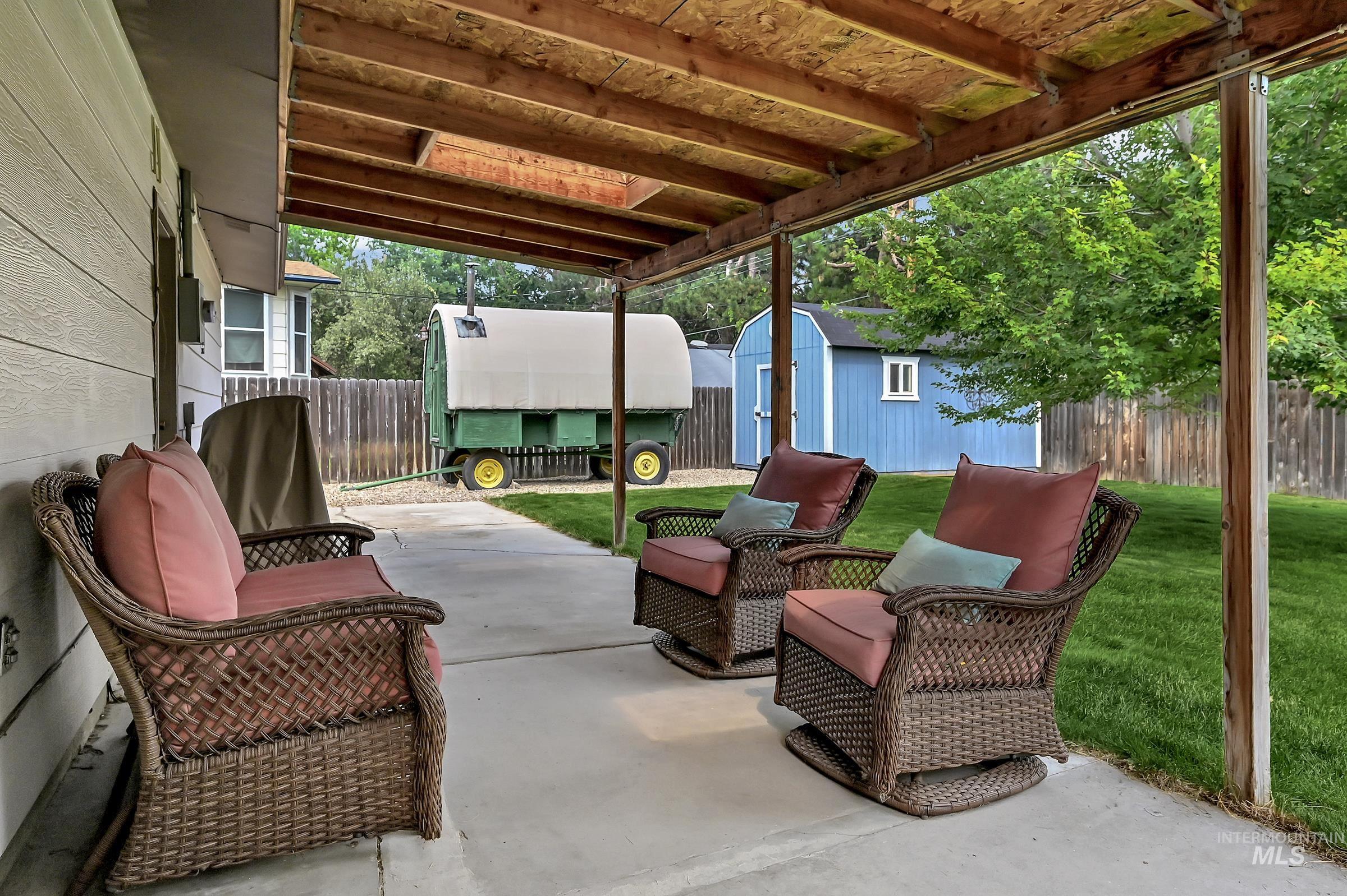 8820 W San Anita, Boise, Idaho 83704, 3 Bedrooms, 2.5 Bathrooms, Residential For Sale, Price $460,000,MLS 98994998