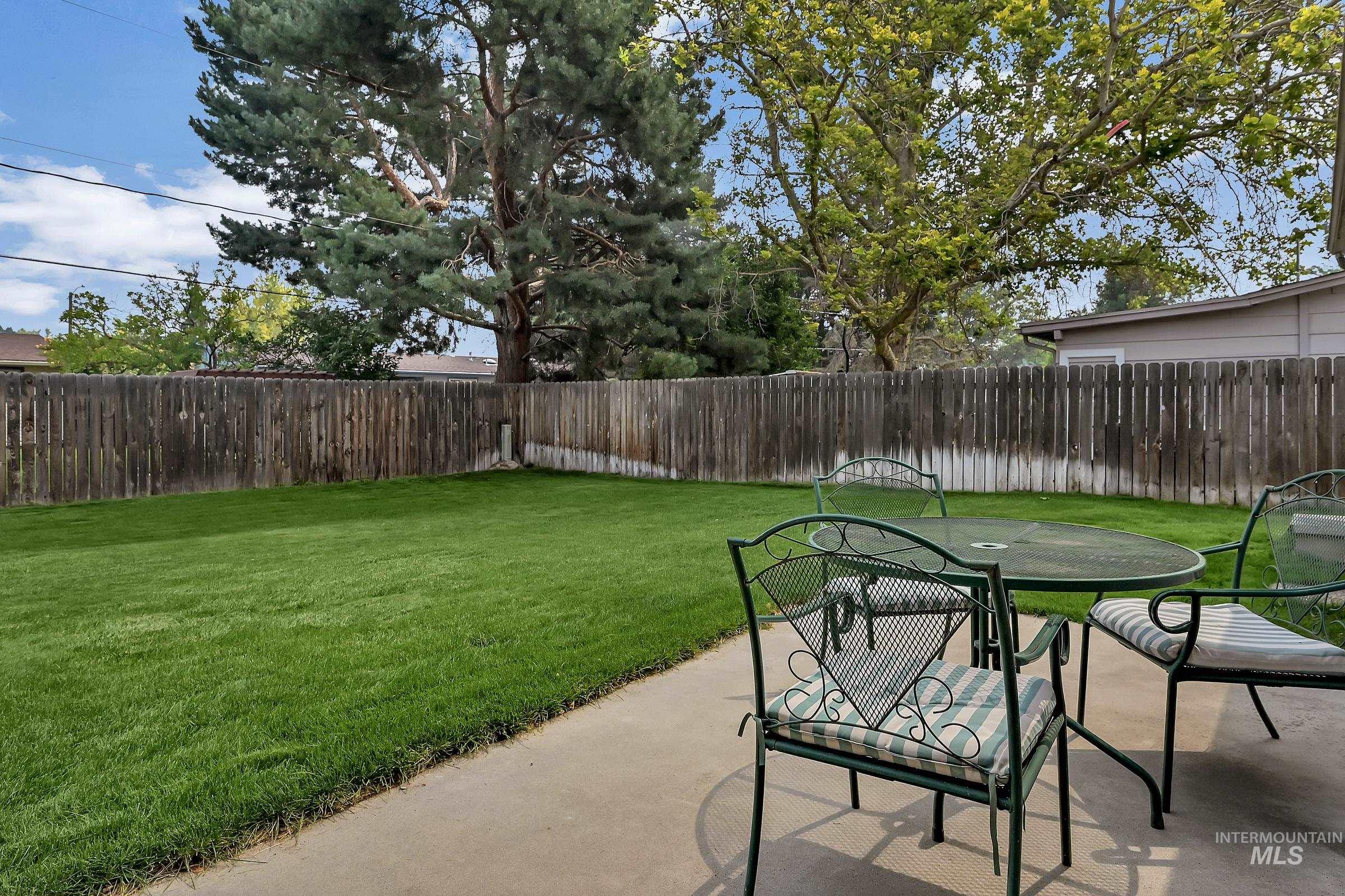 8820 W San Anita, Boise, Idaho 83704, 3 Bedrooms, 2.5 Bathrooms, Residential For Sale, Price $460,000,MLS 98994998