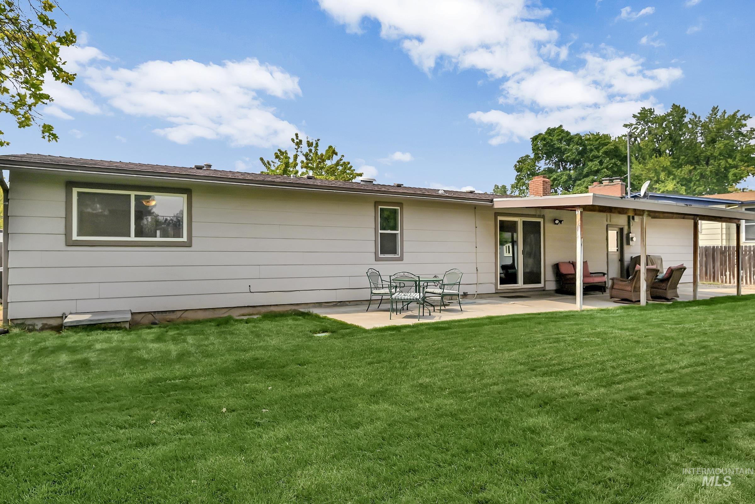 8820 W San Anita, Boise, Idaho 83704, 3 Bedrooms, 2.5 Bathrooms, Residential For Sale, Price $460,000,MLS 98994998