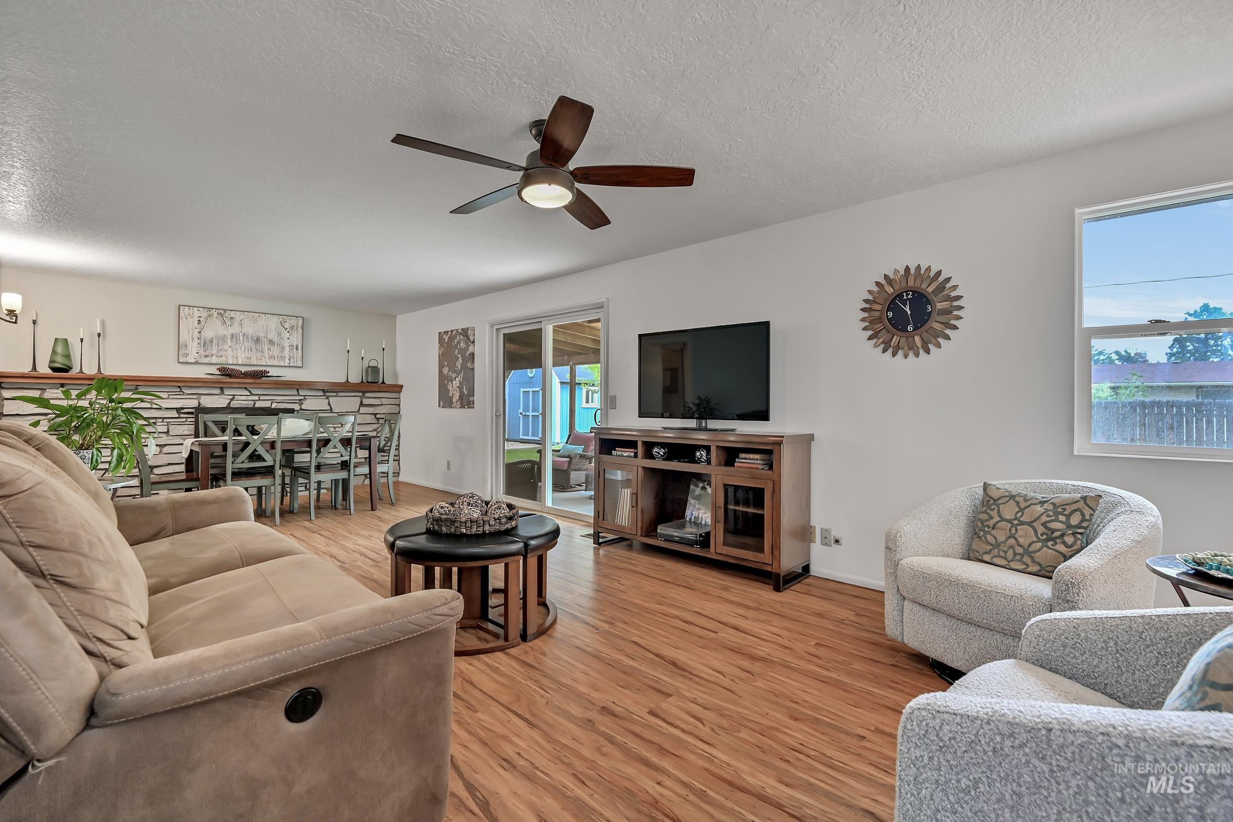 8820 W San Anita, Boise, Idaho 83704, 3 Bedrooms, 2.5 Bathrooms, Residential For Sale, Price $460,000,MLS 98994998
