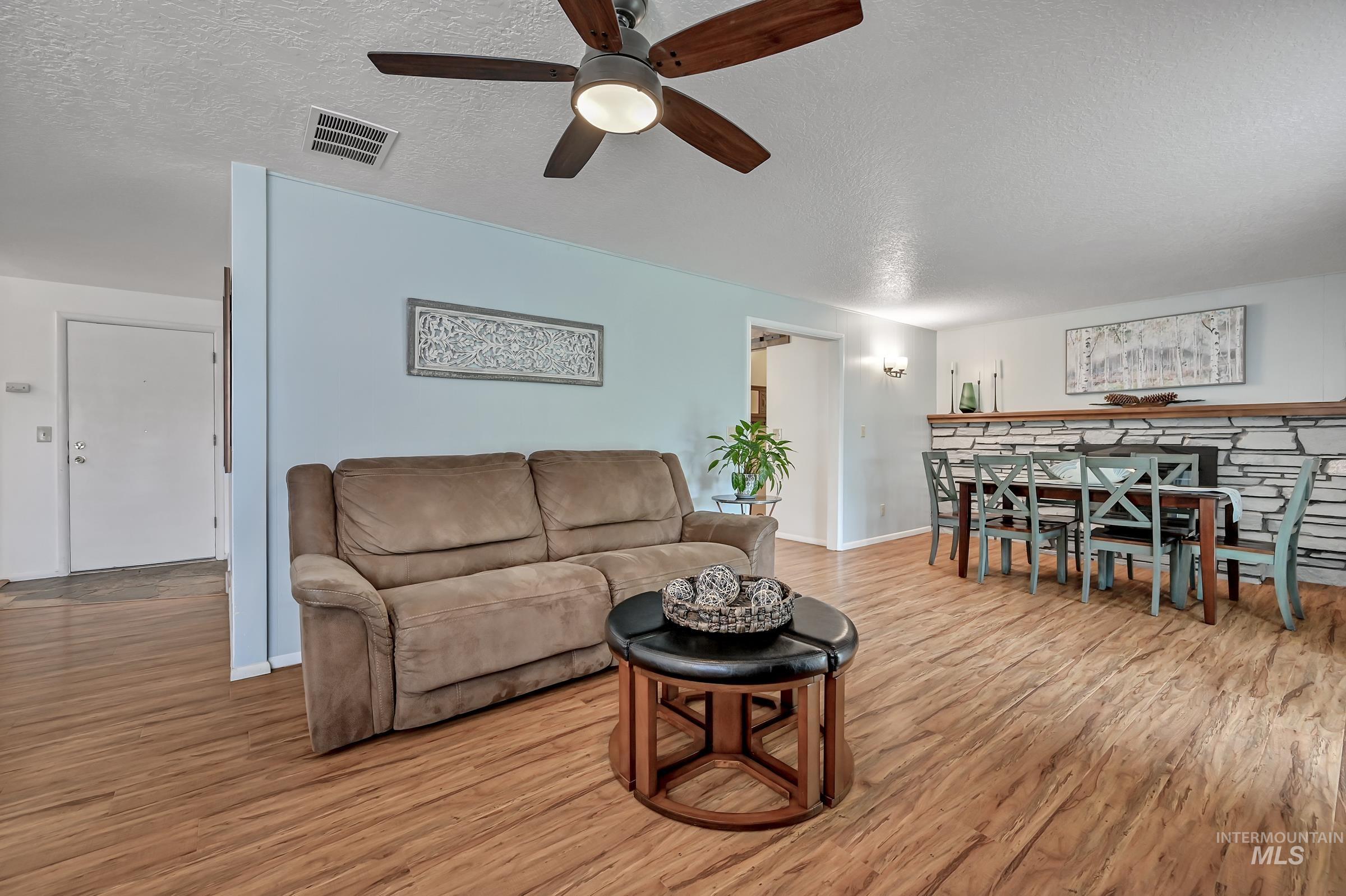8820 W San Anita, Boise, Idaho 83704, 3 Bedrooms, 2.5 Bathrooms, Residential For Sale, Price $460,000,MLS 98994998
