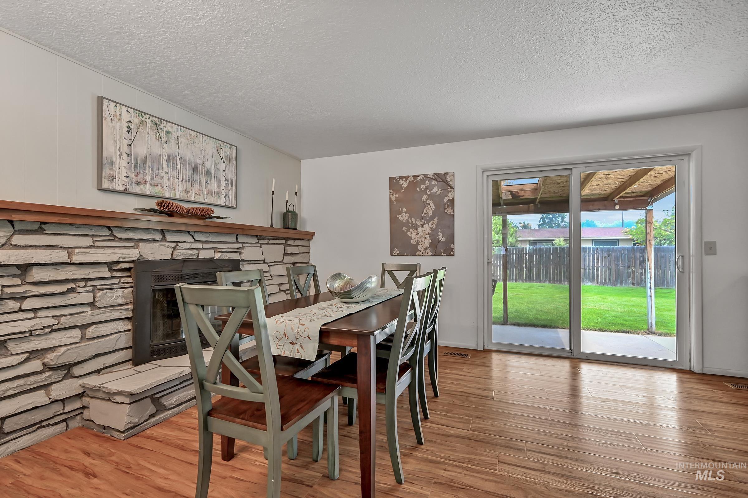 8820 W San Anita, Boise, Idaho 83704, 3 Bedrooms, 2.5 Bathrooms, Residential For Sale, Price $460,000,MLS 98994998