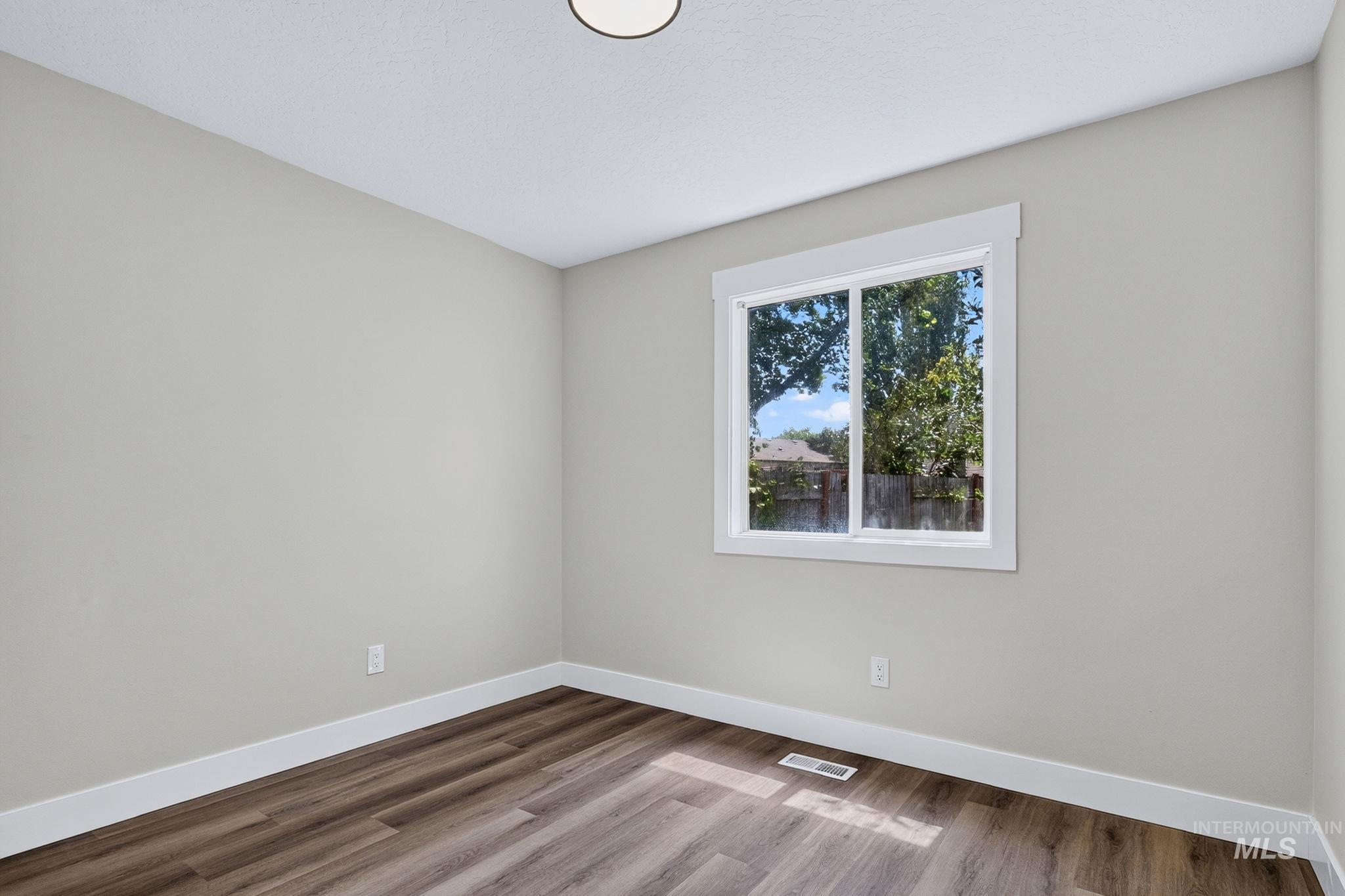 619 E Trail Creek Dr, Nampa, Idaho 83686, 3 Bedrooms, 2 Bathrooms, Residential For Sale, Price $388,000, 98994999