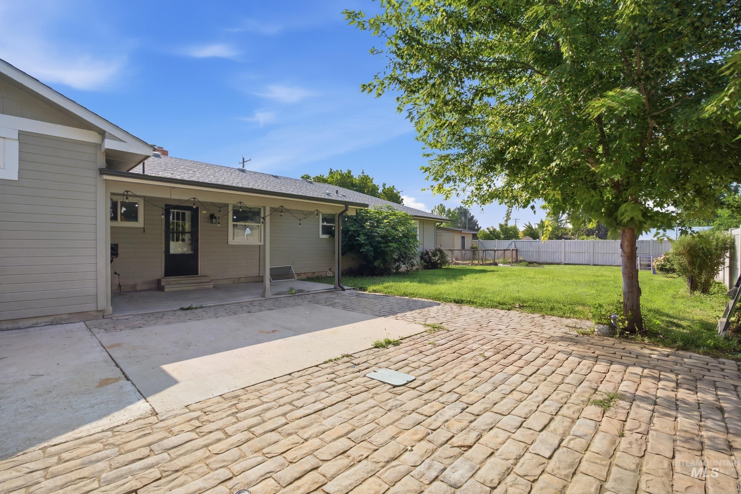 1205 Chicago St, Nampa, Idaho 83686, 5 Bedrooms, 2 Bathrooms, Residential For Sale, Price $479,000,MLS 98995000