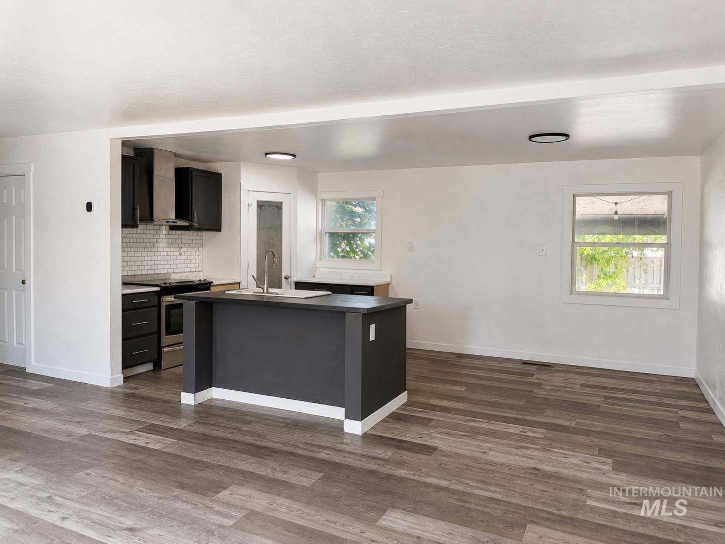 1205 Chicago St, Nampa, Idaho 83686, 5 Bedrooms, 2 Bathrooms, Residential For Sale, Price $459,900,MLS 98995000