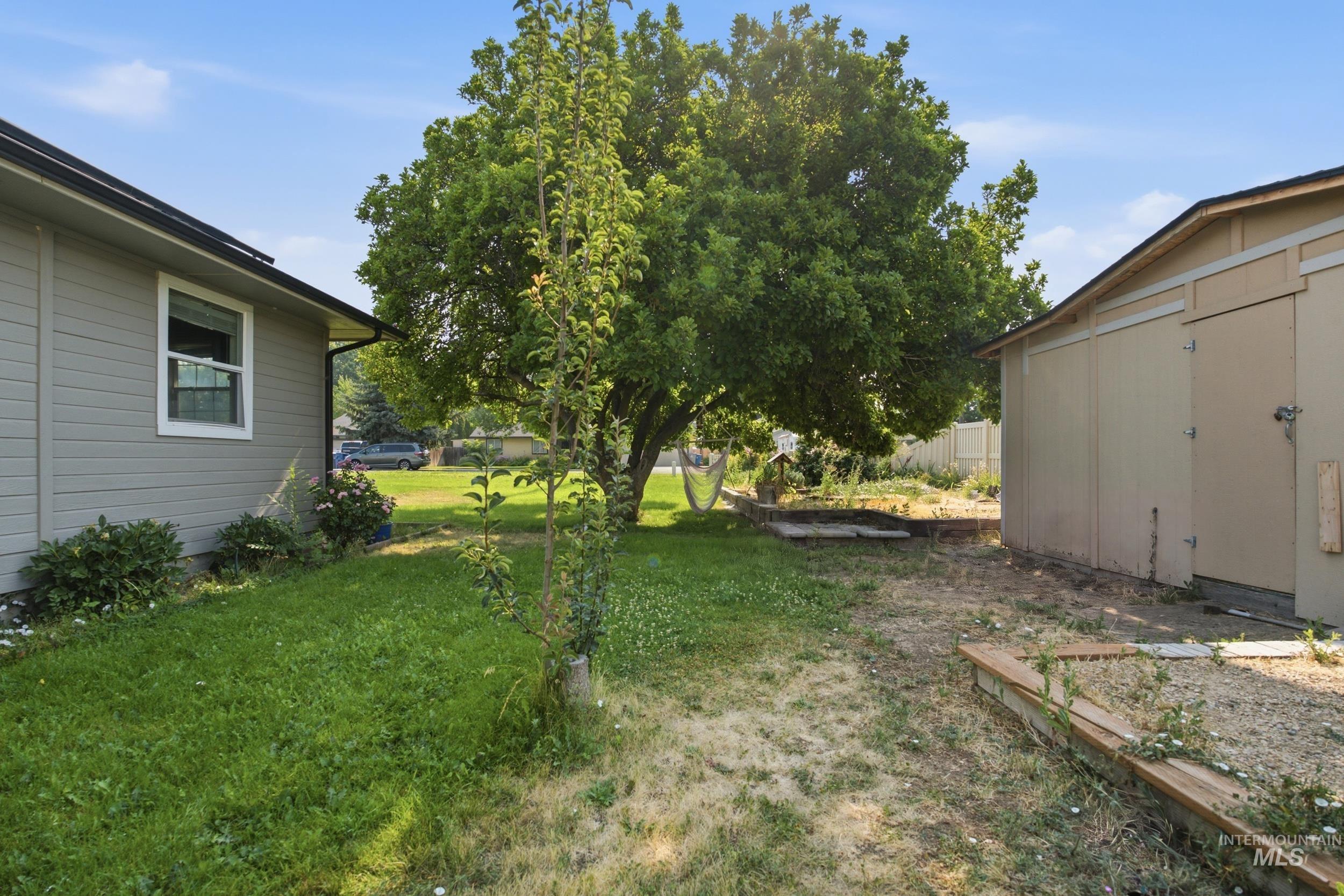 1205 Chicago St, Nampa, Idaho 83686, 5 Bedrooms, 2 Bathrooms, Residential For Sale, Price $479,000,MLS 98995000