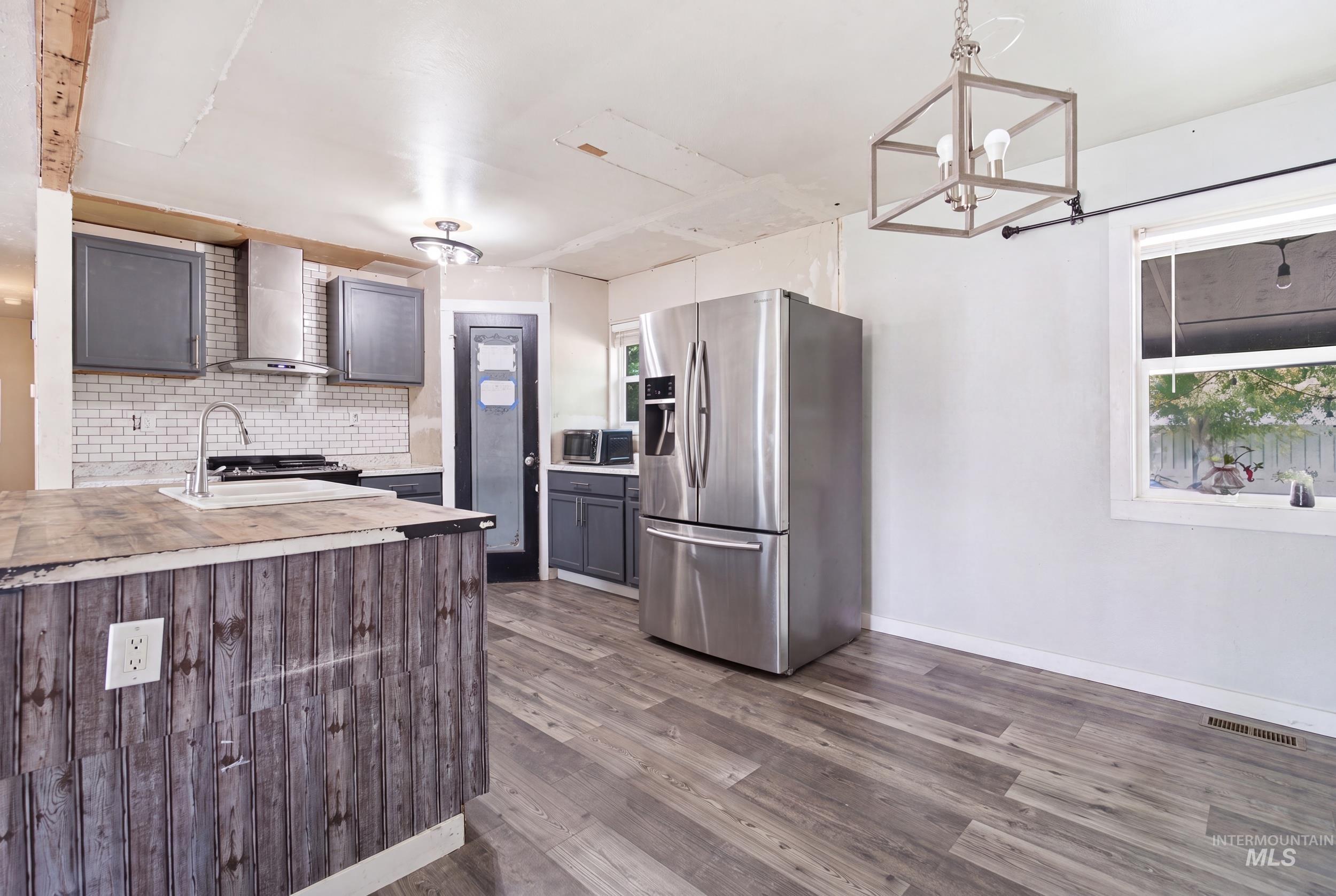 1205 Chicago St, Nampa, Idaho 83686, 5 Bedrooms, 2 Bathrooms, Residential For Sale, Price $479,000,MLS 98995000