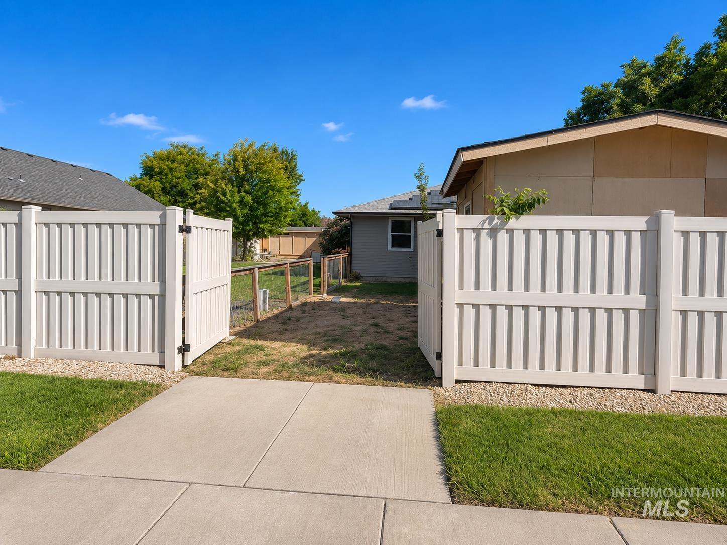 1205 Chicago St, Nampa, Idaho 83686, 5 Bedrooms, 2 Bathrooms, Residential For Sale, Price $459,900,MLS 98995000