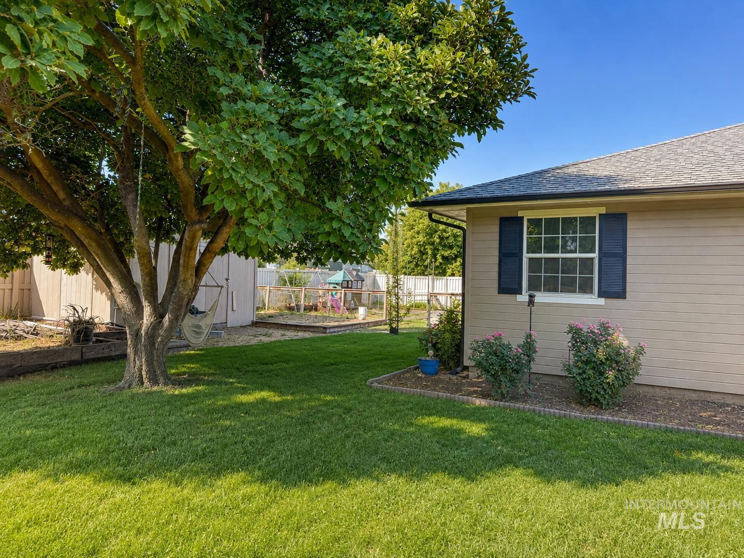 1205 Chicago St, Nampa, Idaho 83686, 5 Bedrooms, 2 Bathrooms, Residential For Sale, Price $459,900,MLS 98995000