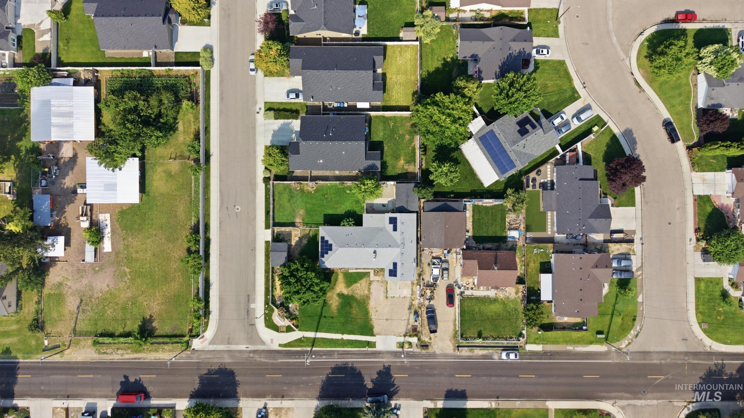 1205 Chicago St, Nampa, Idaho 83686, 5 Bedrooms, 2 Bathrooms, Residential For Sale, Price $479,000,MLS 98995000