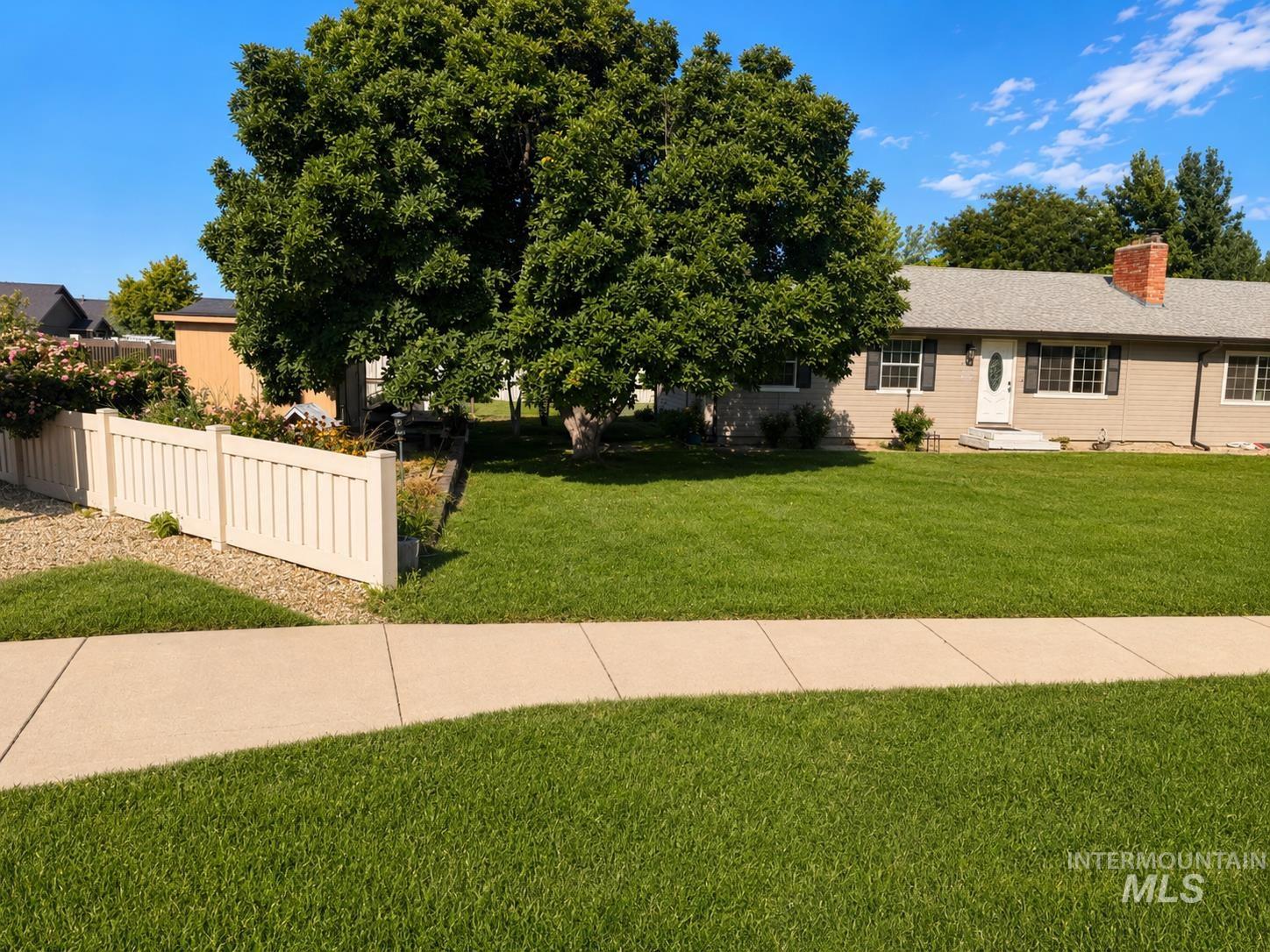 1205 Chicago St, Nampa, Idaho 83686, 5 Bedrooms, 2 Bathrooms, Residential For Sale, Price $459,900,MLS 98995000