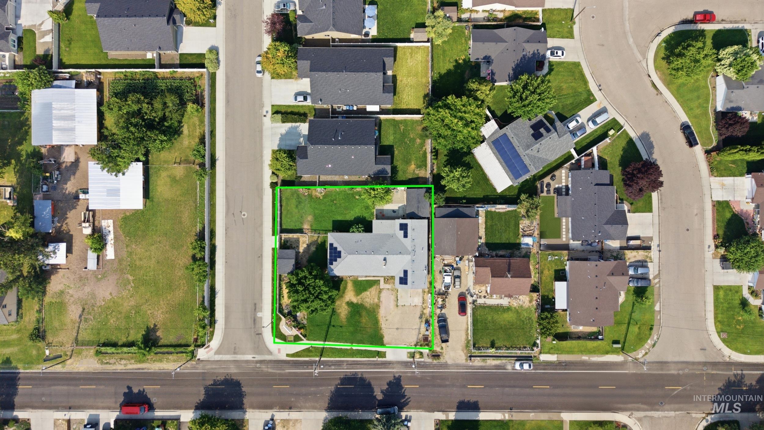 1205 Chicago St, Nampa, Idaho 83686, 5 Bedrooms, 2 Bathrooms, Residential For Sale, Price $479,000,MLS 98995000