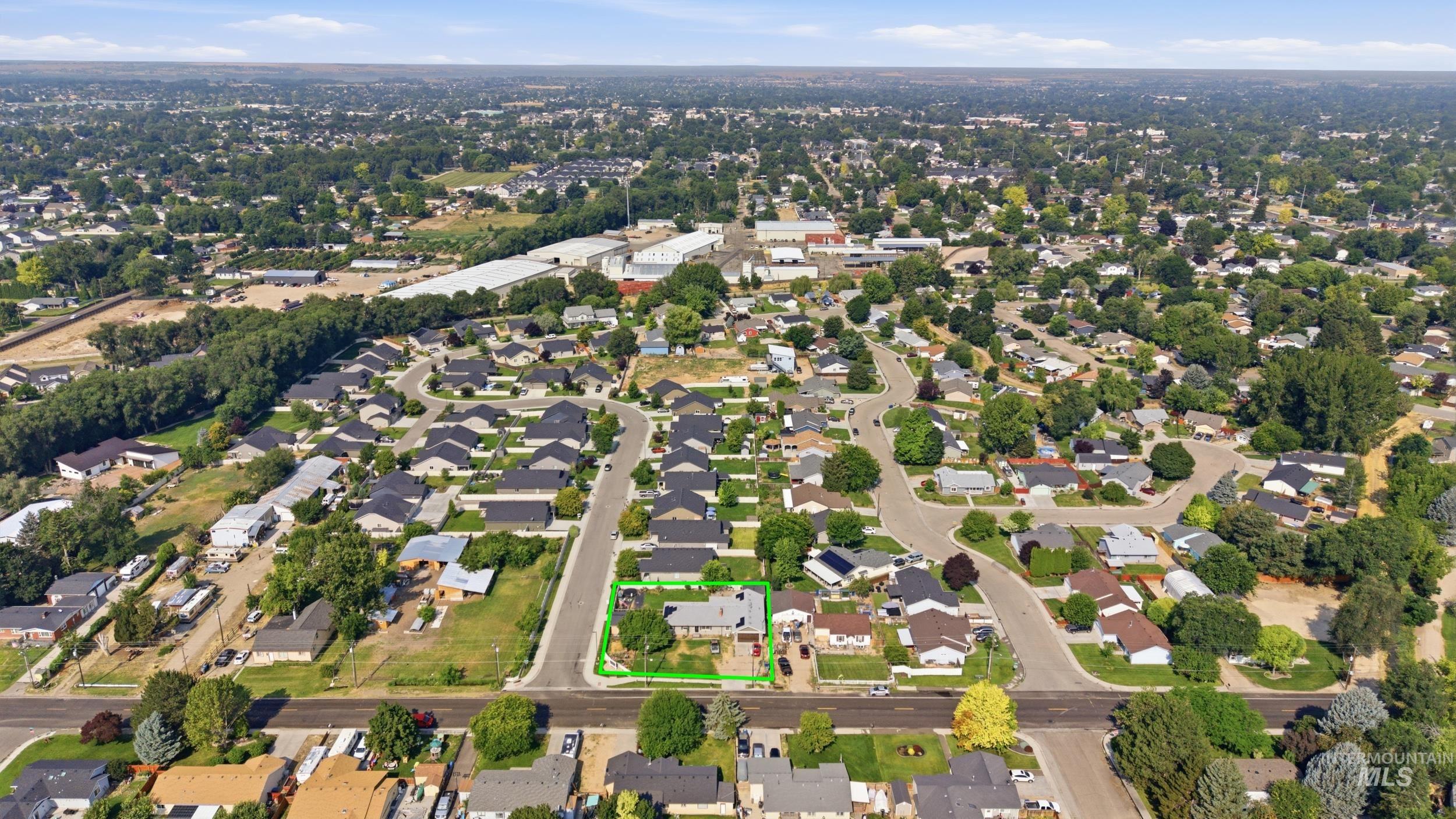 1205 Chicago St, Nampa, Idaho 83686, 5 Bedrooms, 2 Bathrooms, Residential For Sale, Price $479,000,MLS 98995000