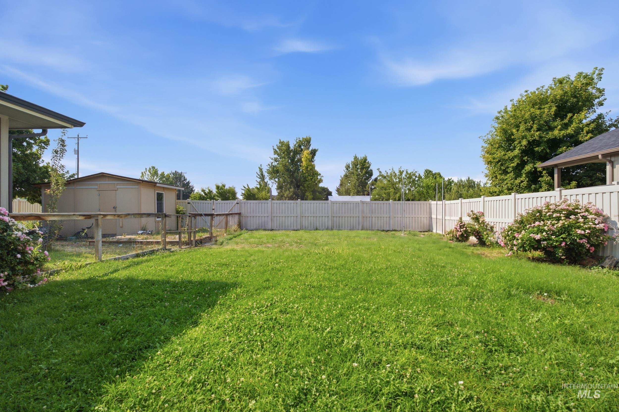 1205 Chicago St, Nampa, Idaho 83686, 5 Bedrooms, 2 Bathrooms, Residential For Sale, Price $479,000,MLS 98995000
