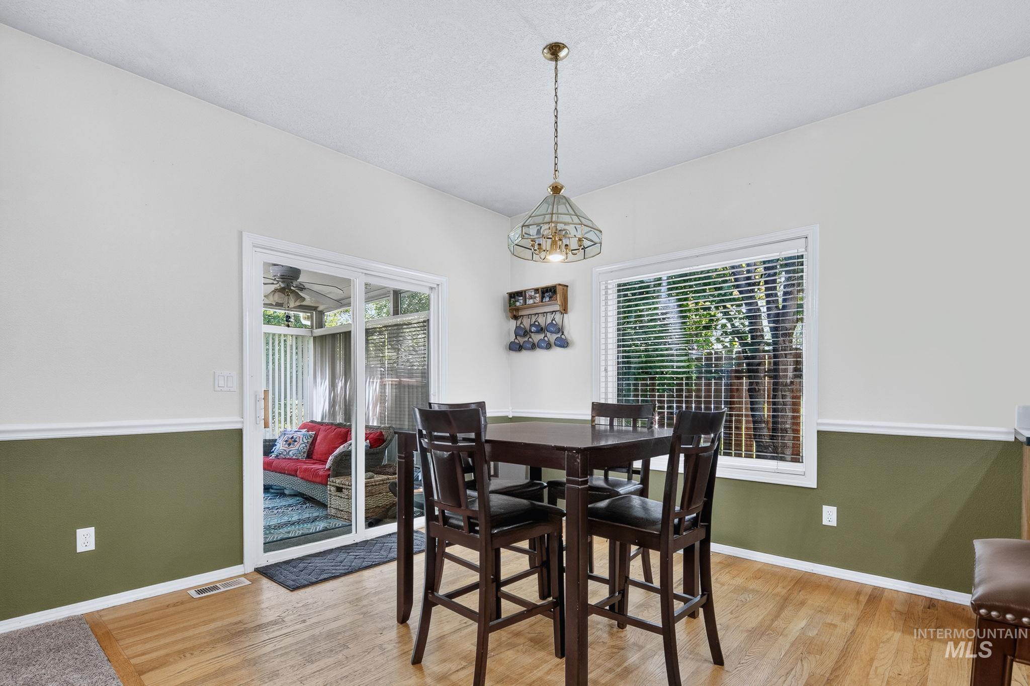 2498 S Bayou Bar Way, Meridian, Idaho 83642, 3 Bedrooms, 2 Bathrooms, Residential For Sale, Price $515,000,MLS 98995001