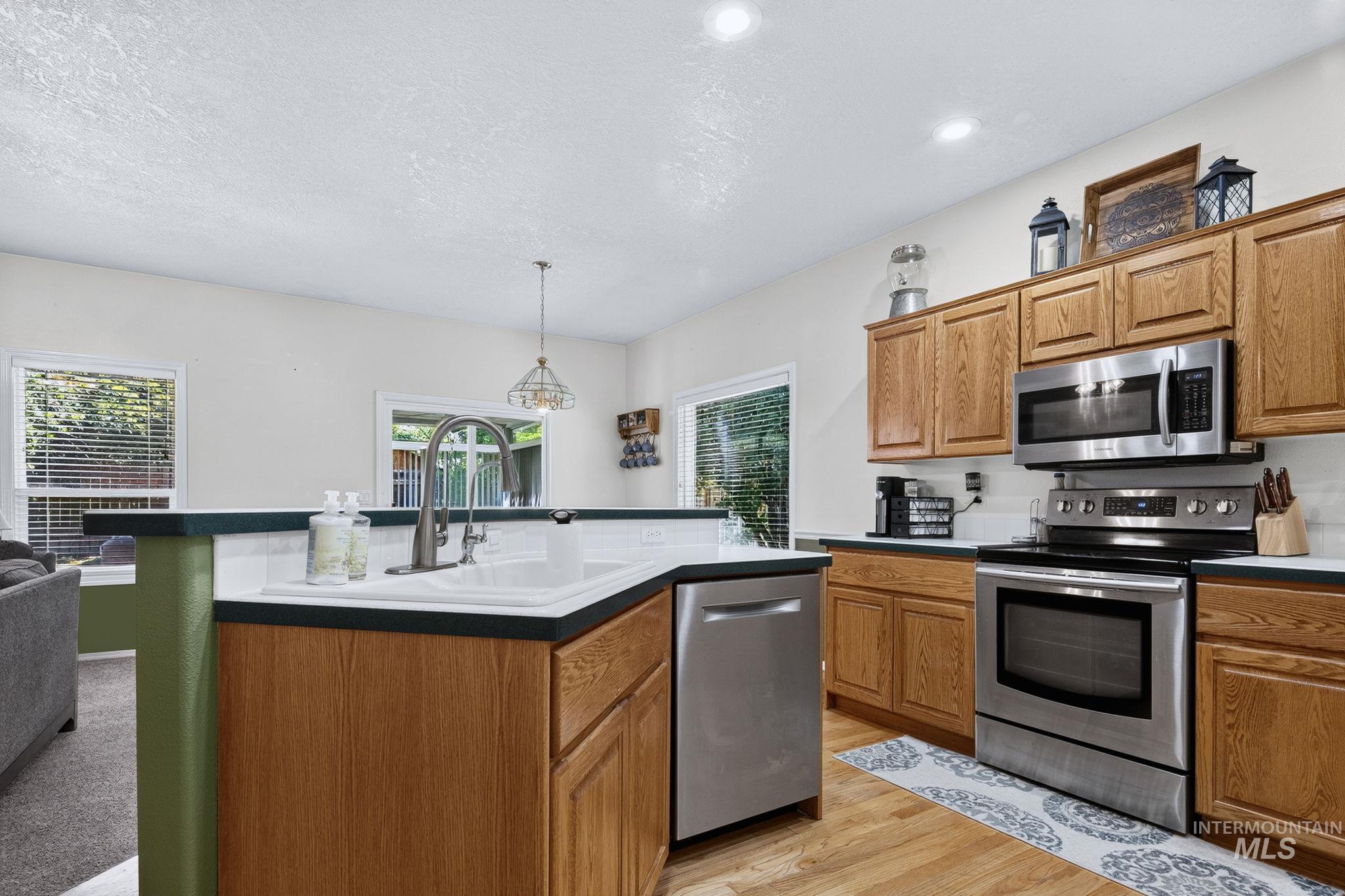 2498 S Bayou Bar Way, Meridian, Idaho 83642, 3 Bedrooms, 2 Bathrooms, Residential For Sale, Price $515,000,MLS 98995001