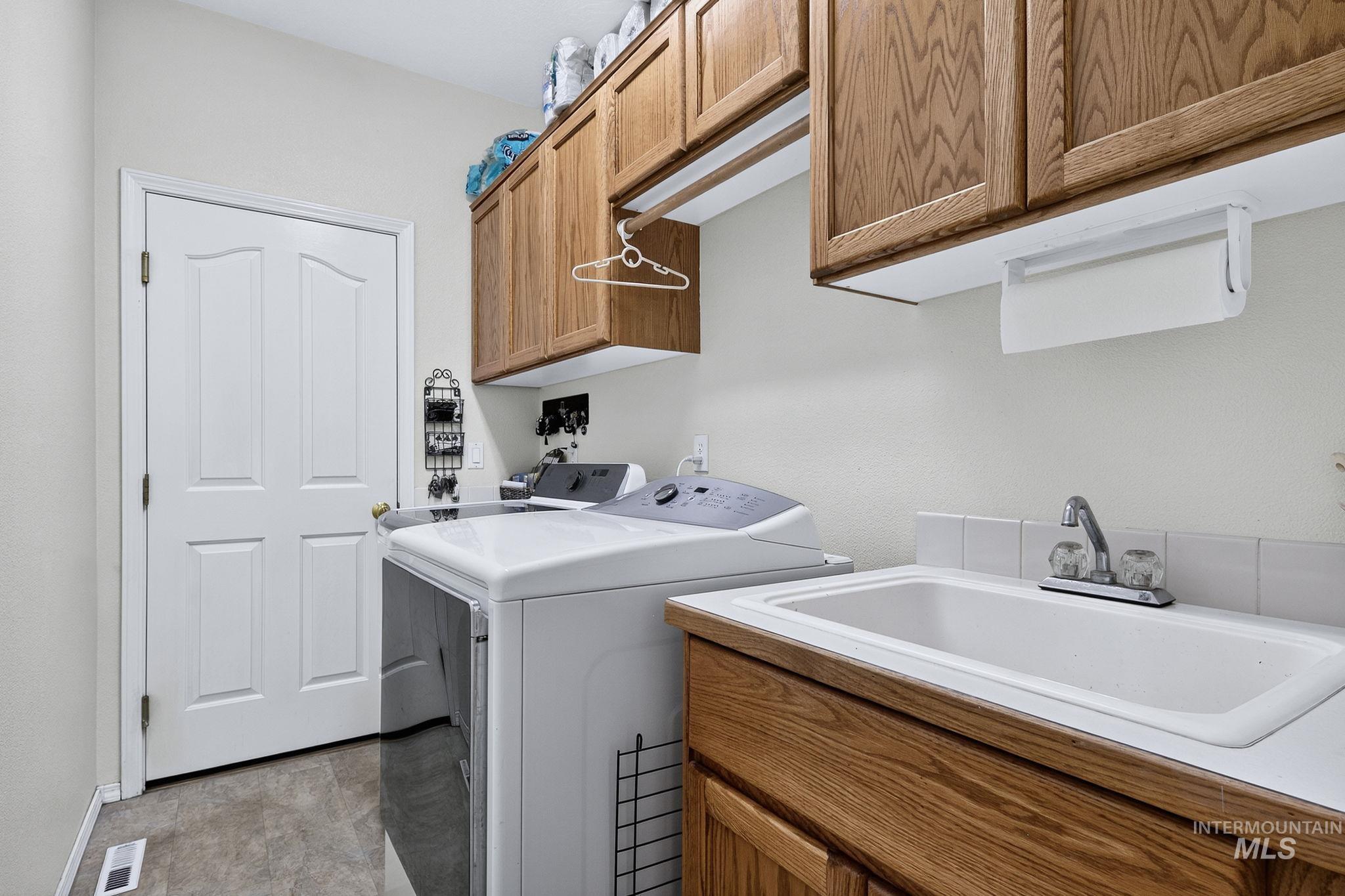 2498 S Bayou Bar Way, Meridian, Idaho 83642, 3 Bedrooms, 2 Bathrooms, Residential For Sale, Price $515,000,MLS 98995001