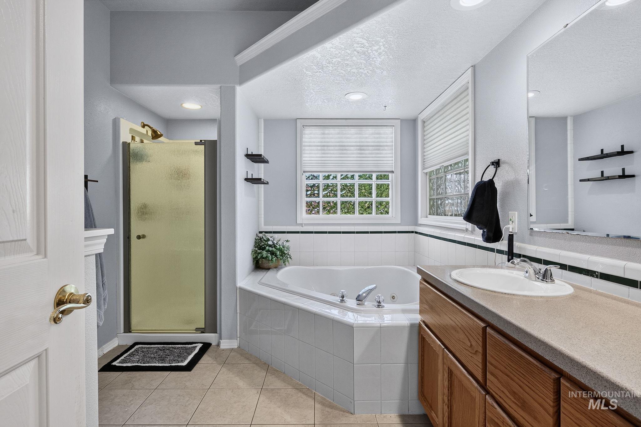 2498 S Bayou Bar Way, Meridian, Idaho 83642, 3 Bedrooms, 2 Bathrooms, Residential For Sale, Price $515,000,MLS 98995001
