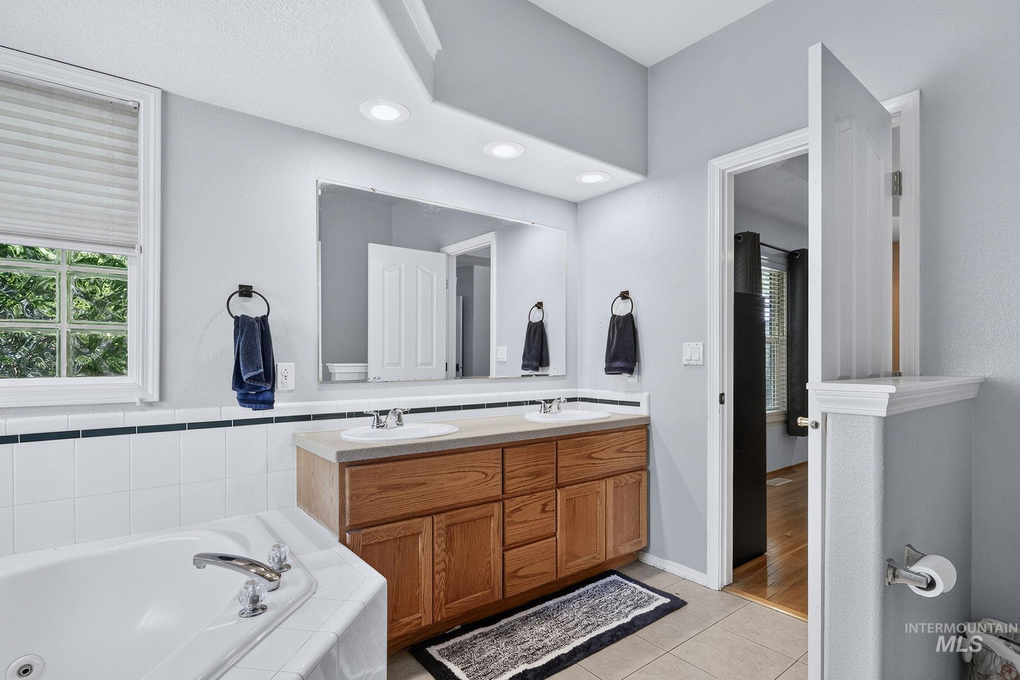 2498 S Bayou Bar Way, Meridian, Idaho 83642, 3 Bedrooms, 2 Bathrooms, Residential For Sale, Price $515,000,MLS 98995001