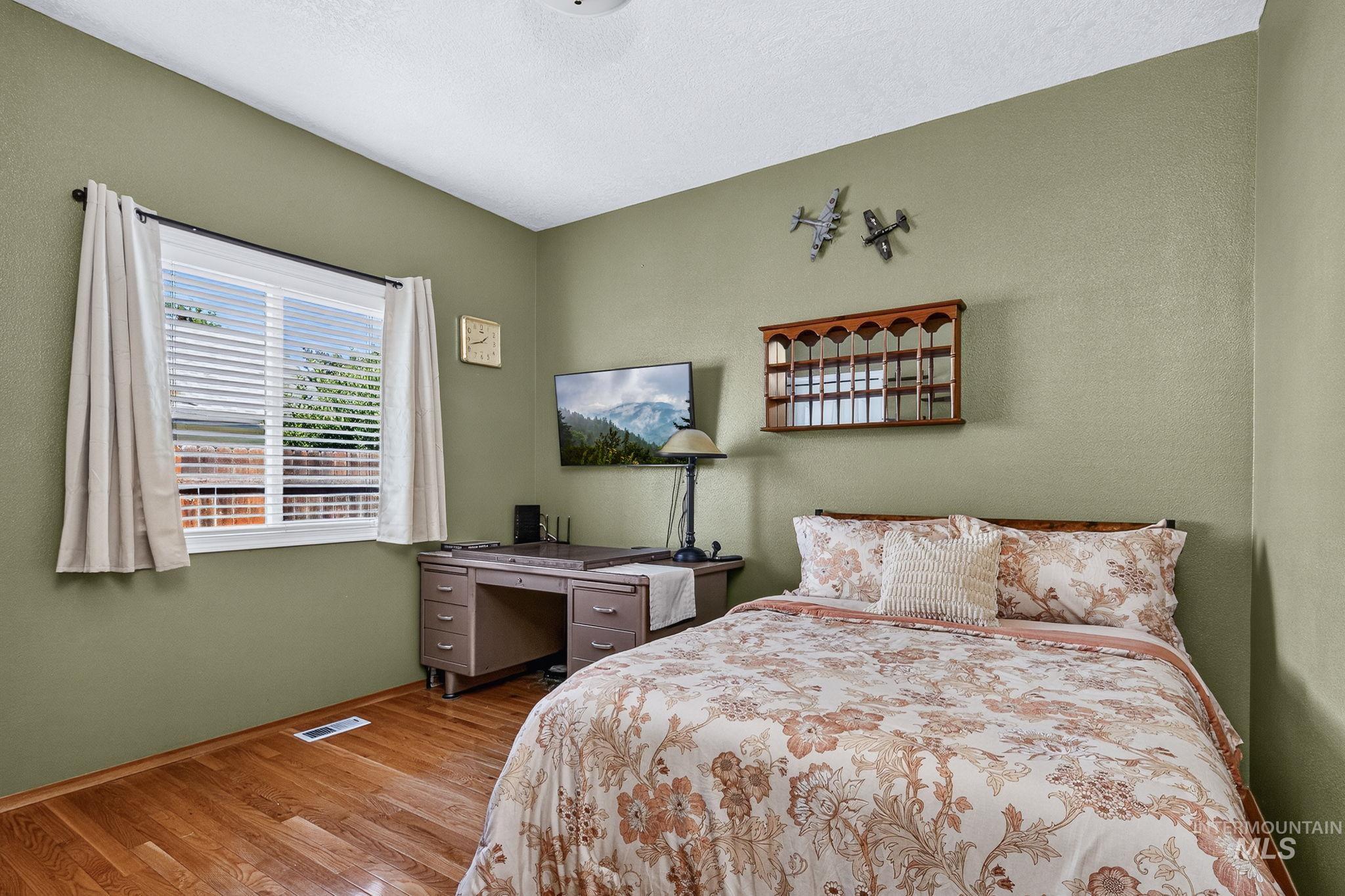 2498 S Bayou Bar Way, Meridian, Idaho 83642, 3 Bedrooms, 2 Bathrooms, Residential For Sale, Price $515,000,MLS 98995001