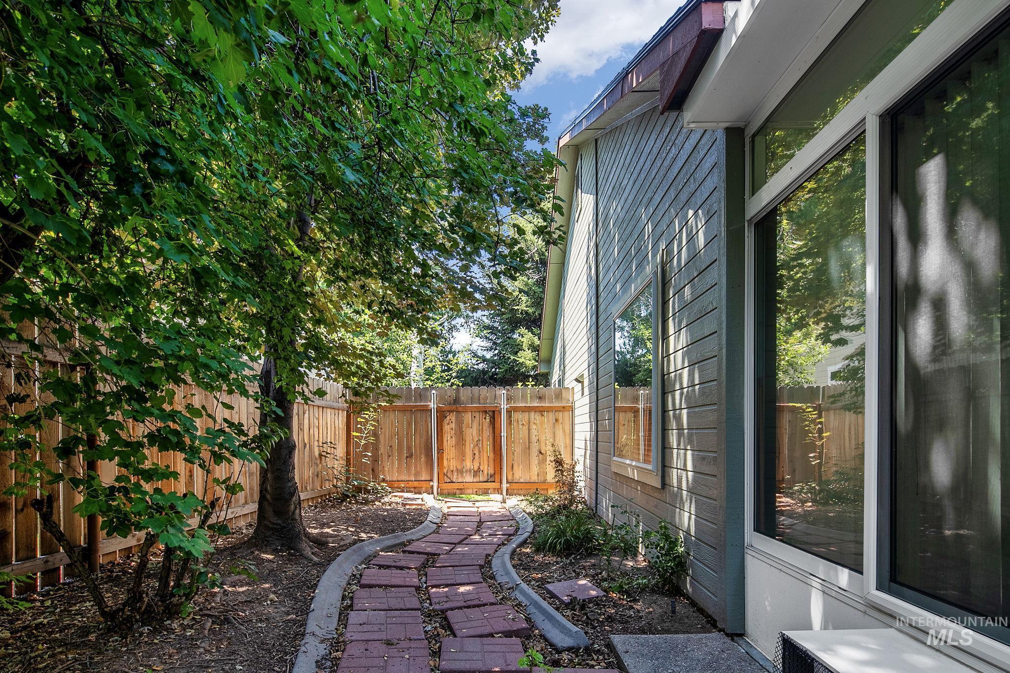 2498 S Bayou Bar Way, Meridian, Idaho 83642, 3 Bedrooms, 2 Bathrooms, Residential For Sale, Price $515,000,MLS 98995001