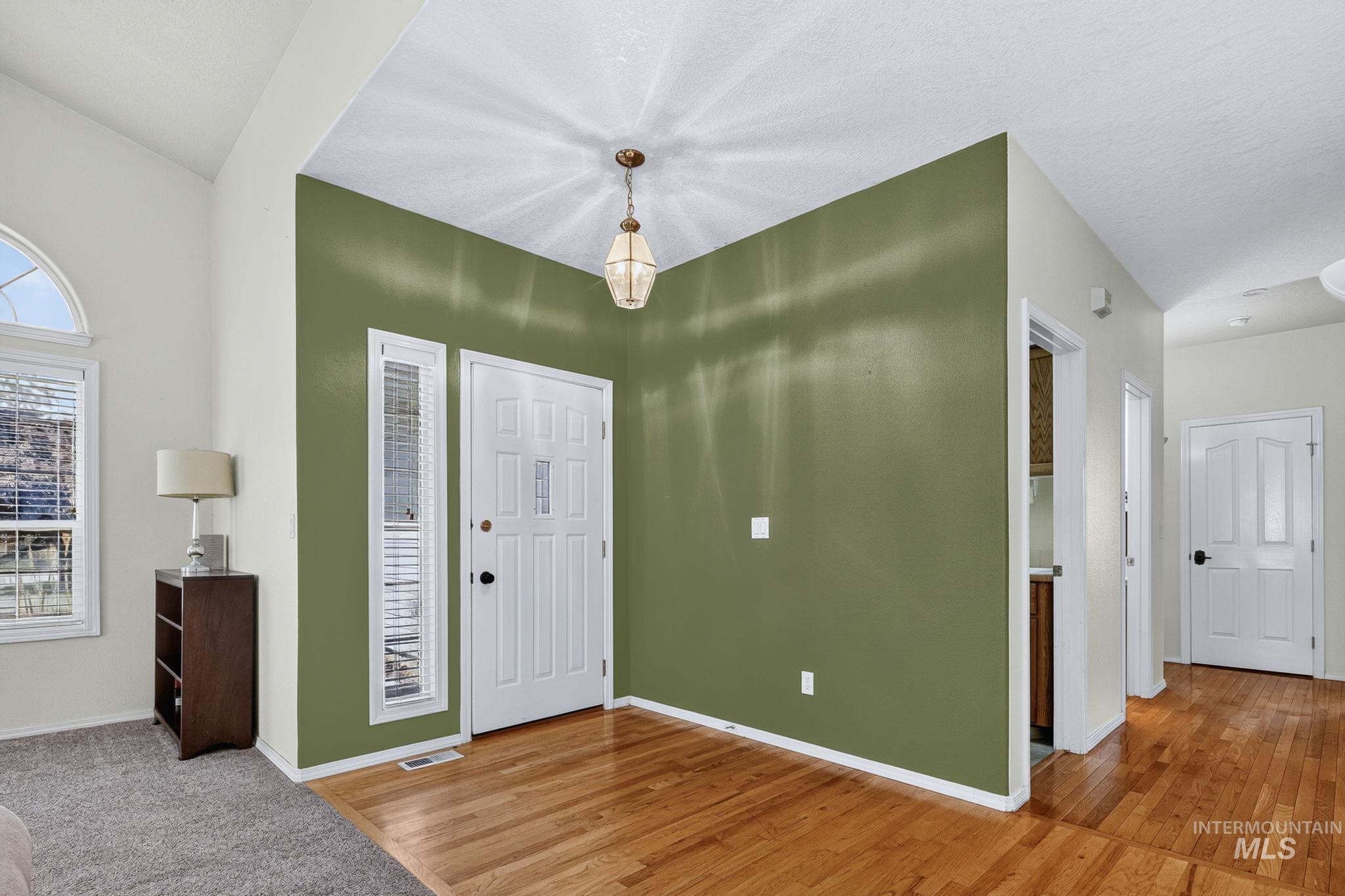 2498 S Bayou Bar Way, Meridian, Idaho 83642, 3 Bedrooms, 2 Bathrooms, Residential For Sale, Price $515,000,MLS 98995001