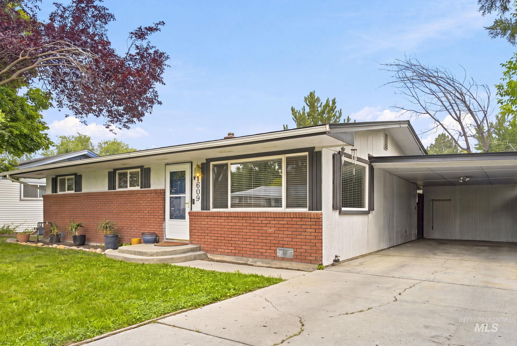 1609 E Beech St, Caldwell, Idaho 83605, 3 Bedrooms, 2 Bathrooms, Residential For Sale, Price $340,000, 98995003